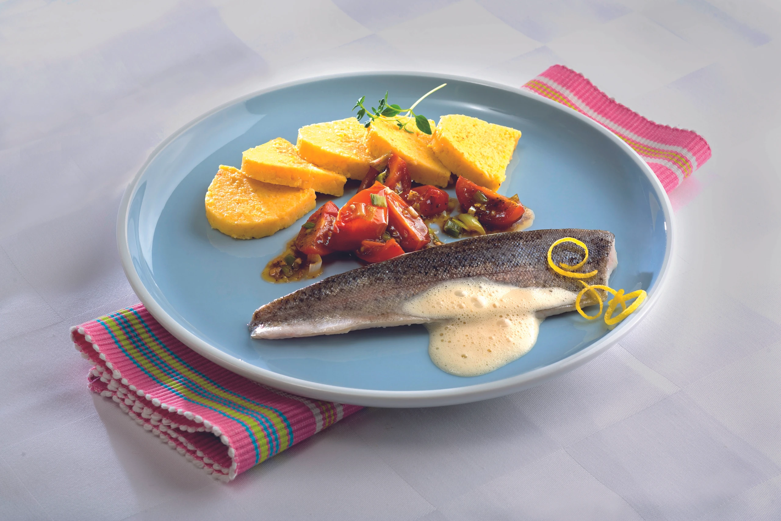 Pochiertes Forellenfilet mit Zitronen-Polenta