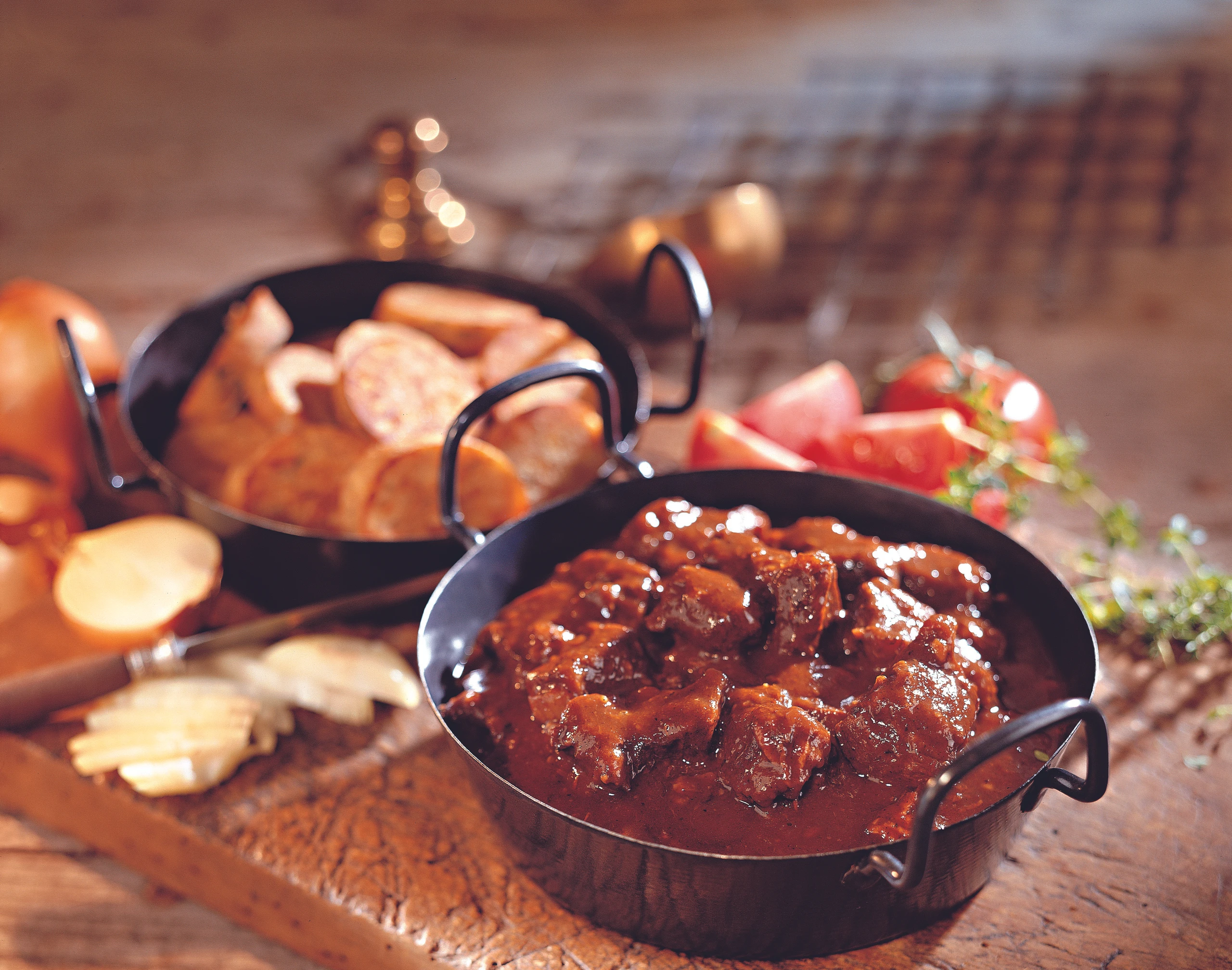 Rindsragout mit Rotwein und gebratenen Serviettenknödeln