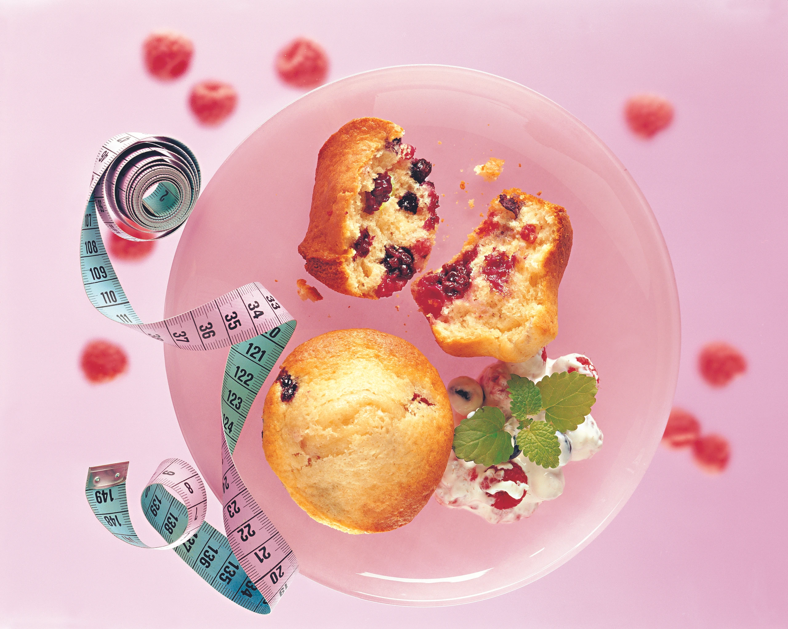 Beeren-Muffins mit Beerenrahm