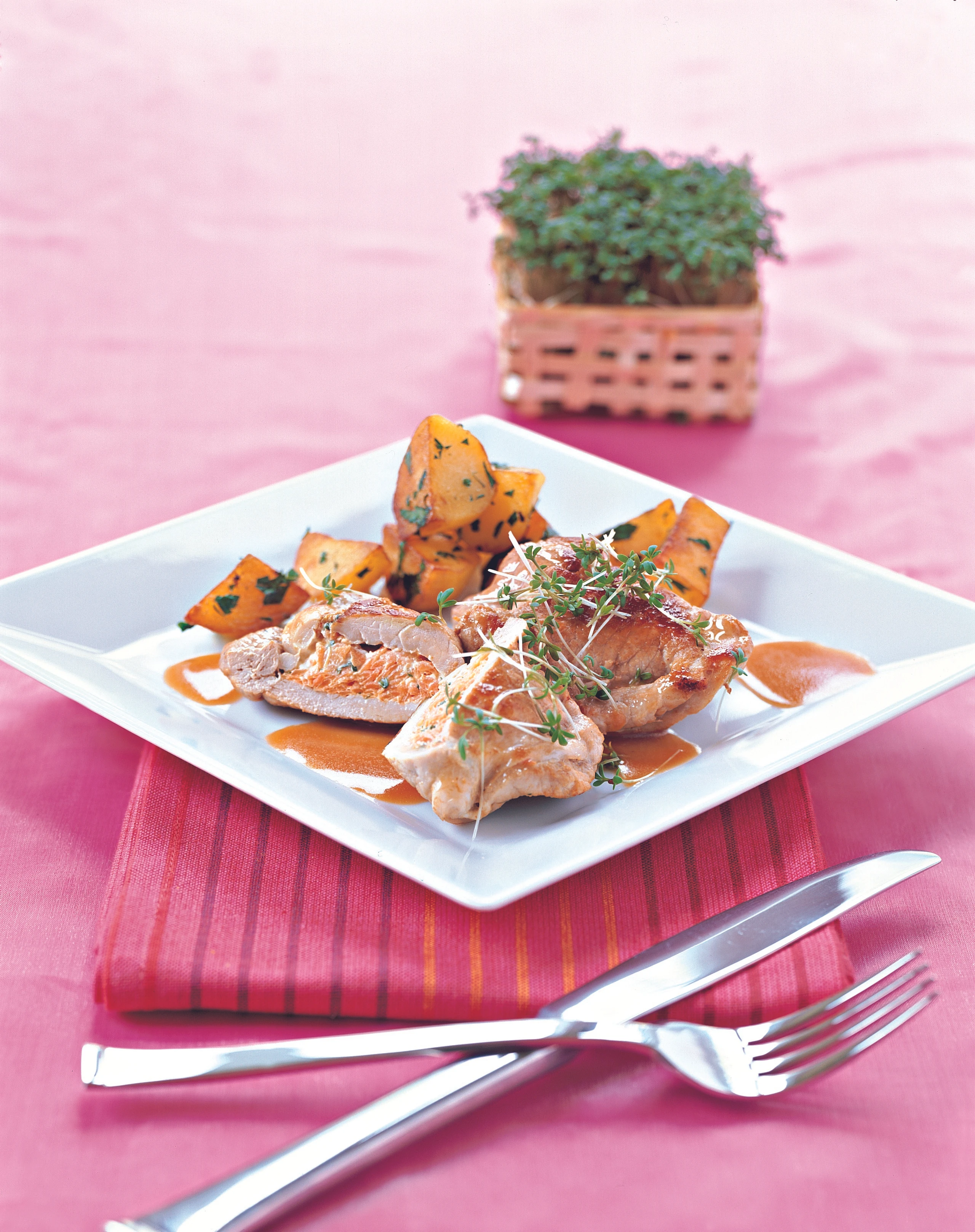 Fleischtascherl mit Karottenfülle und Braterdäpfeln