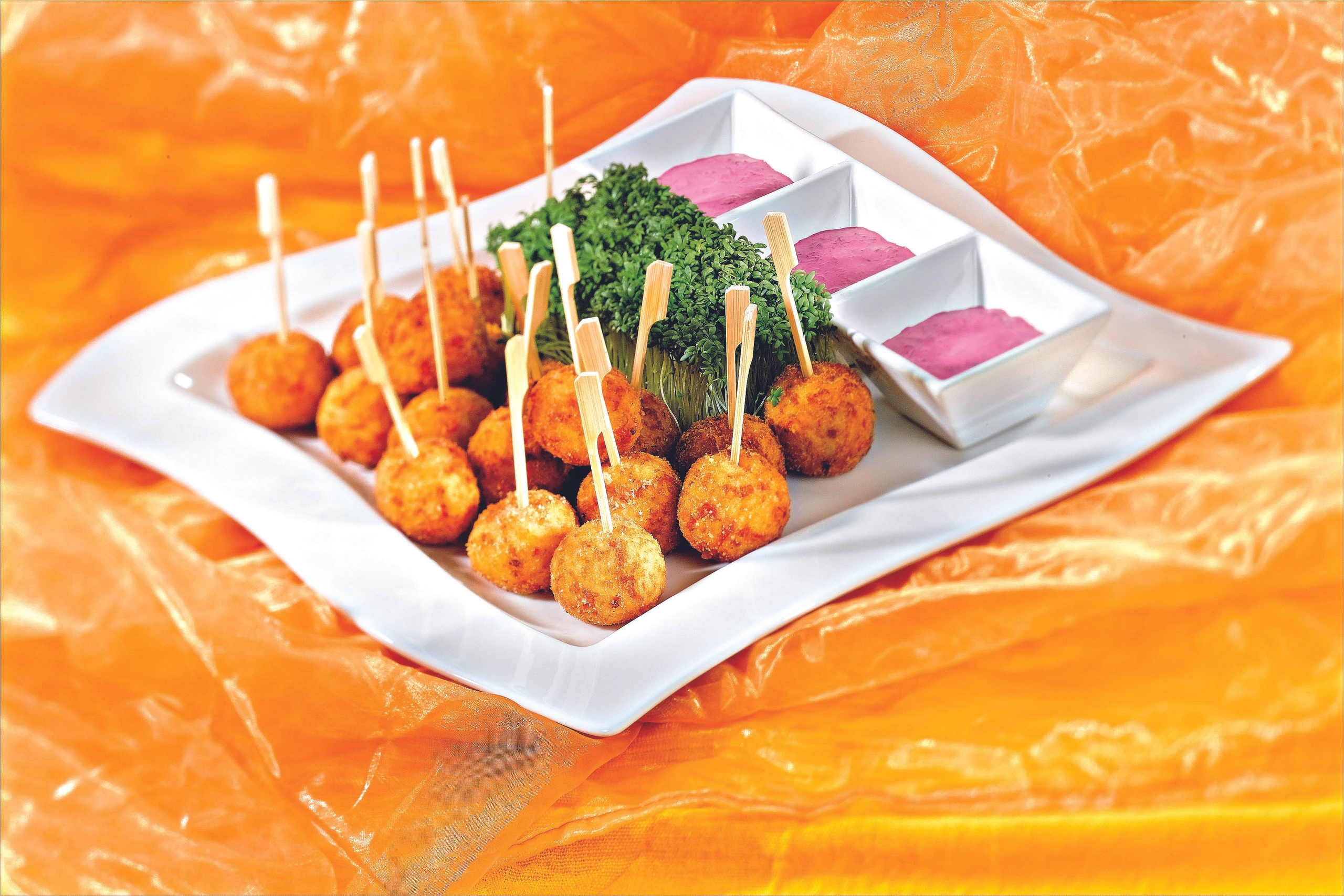 Spanische Reisbällchen mit Rote-Rüben-Aioli