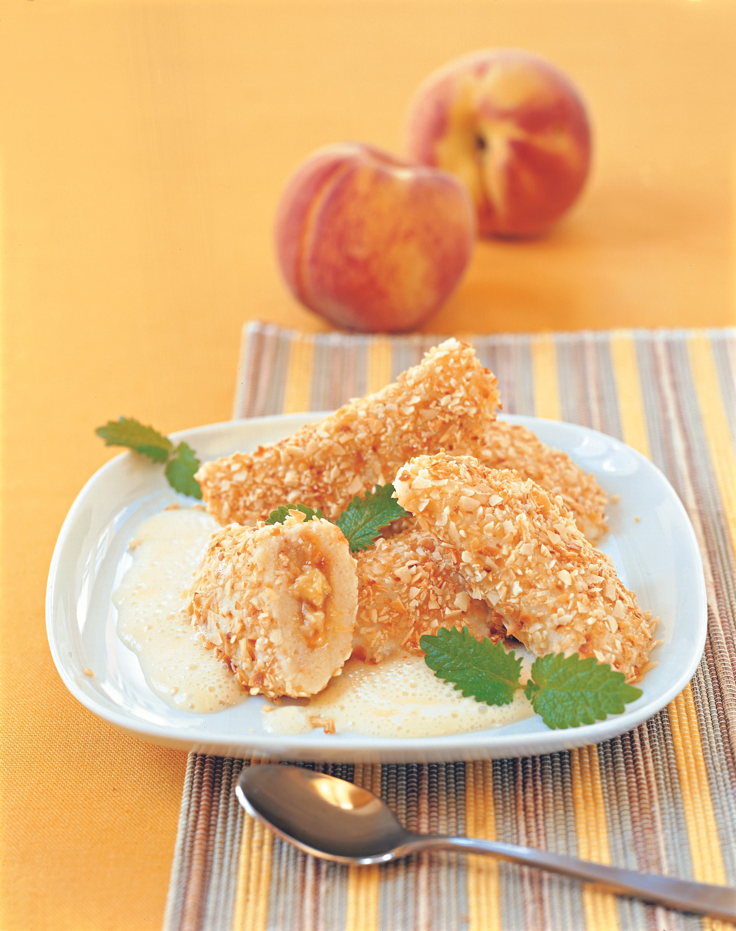 Pfirsichtascherl mit Vanillesauce