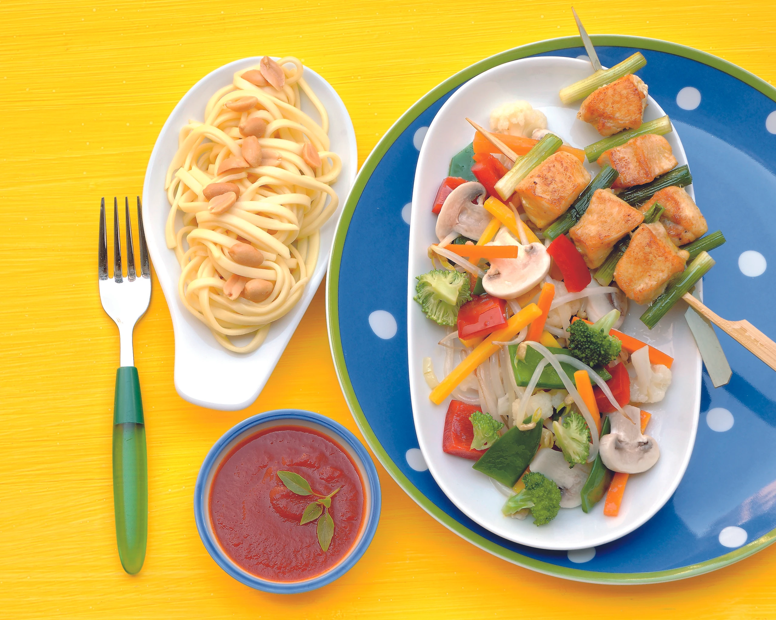 Hühnchen am Spieß mit Tomaten-Dip