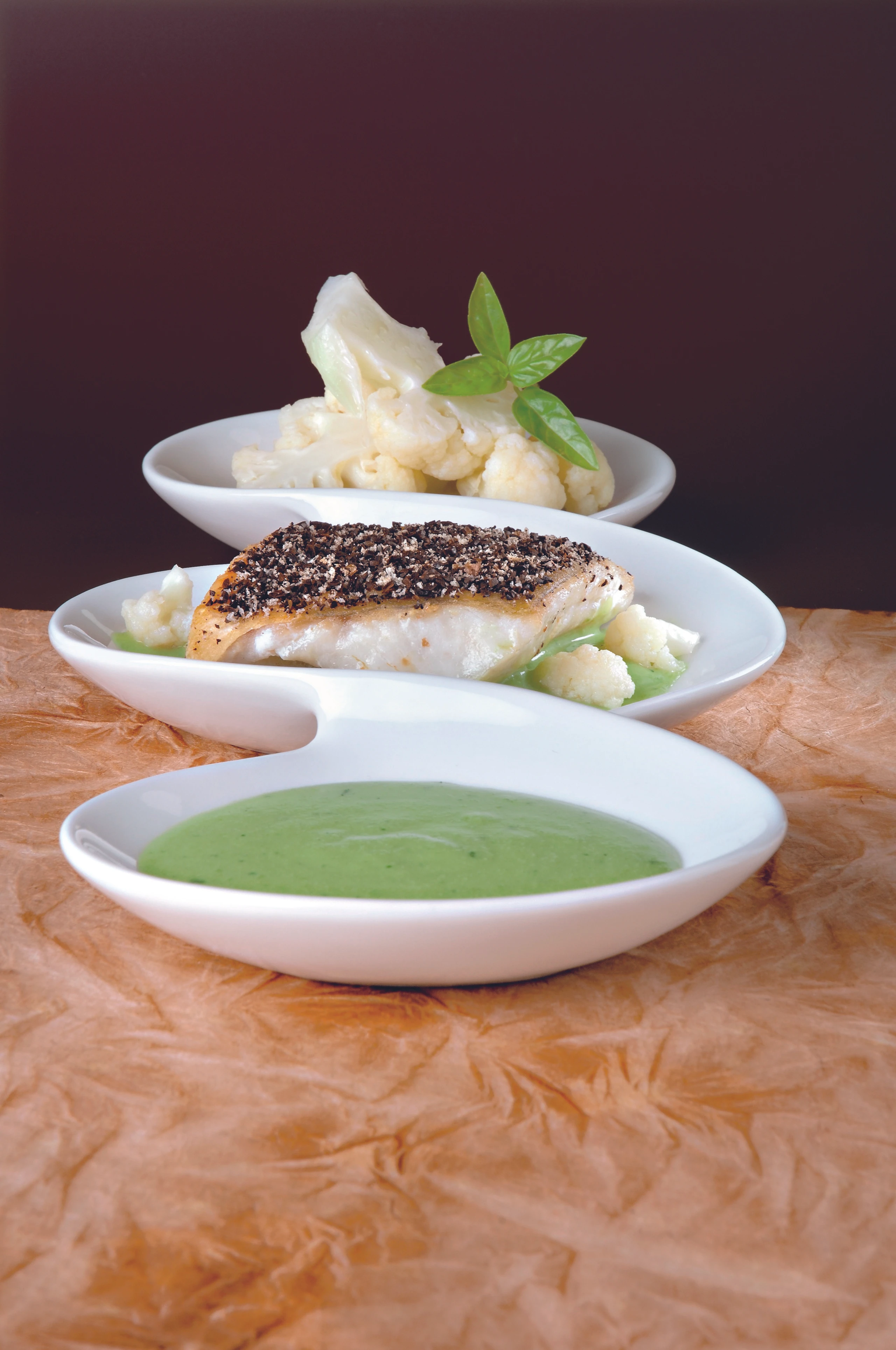 Zanderfilet in der Kaffeekruste auf Erbsensauce