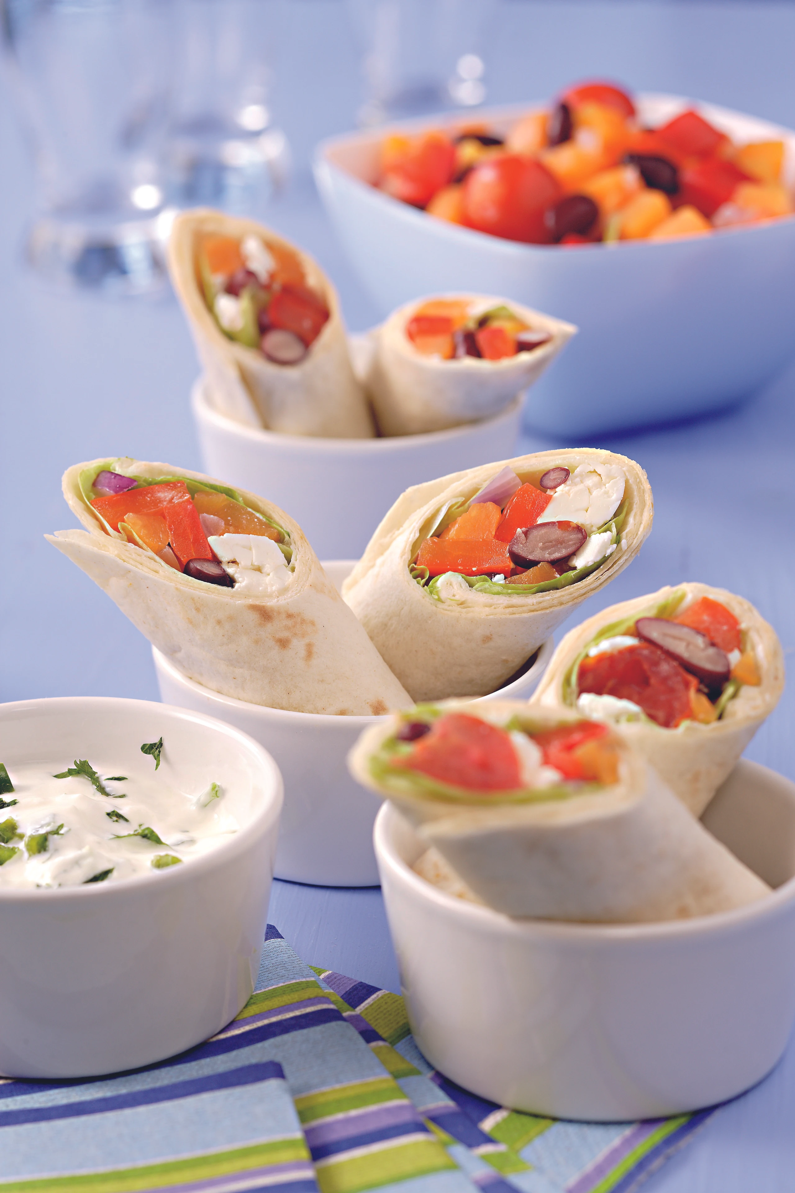 Veggie-Wraps mit Chili-Rahm-Dip