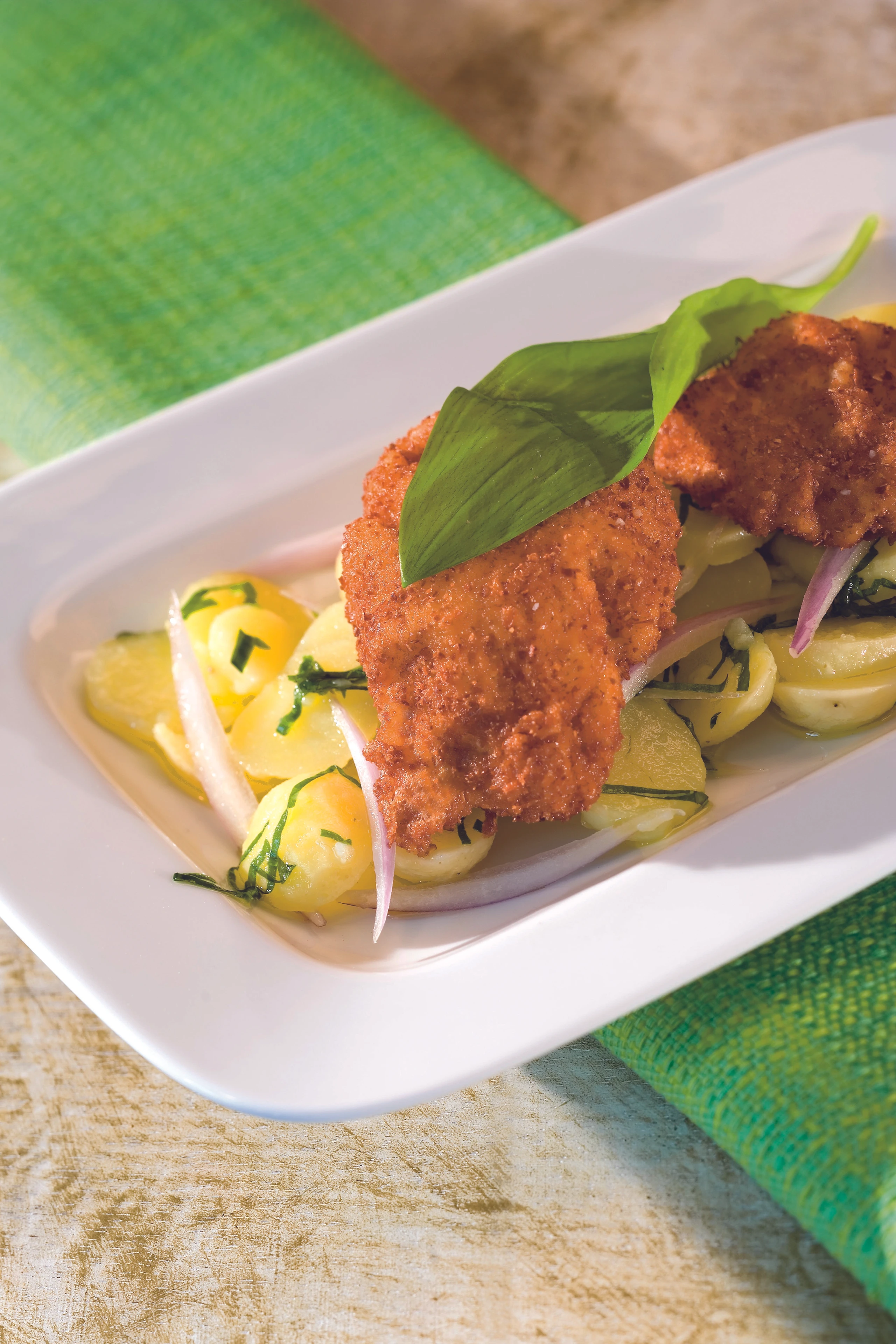 Schnitzel mit Erdäpfel-Bärlauch-Salat