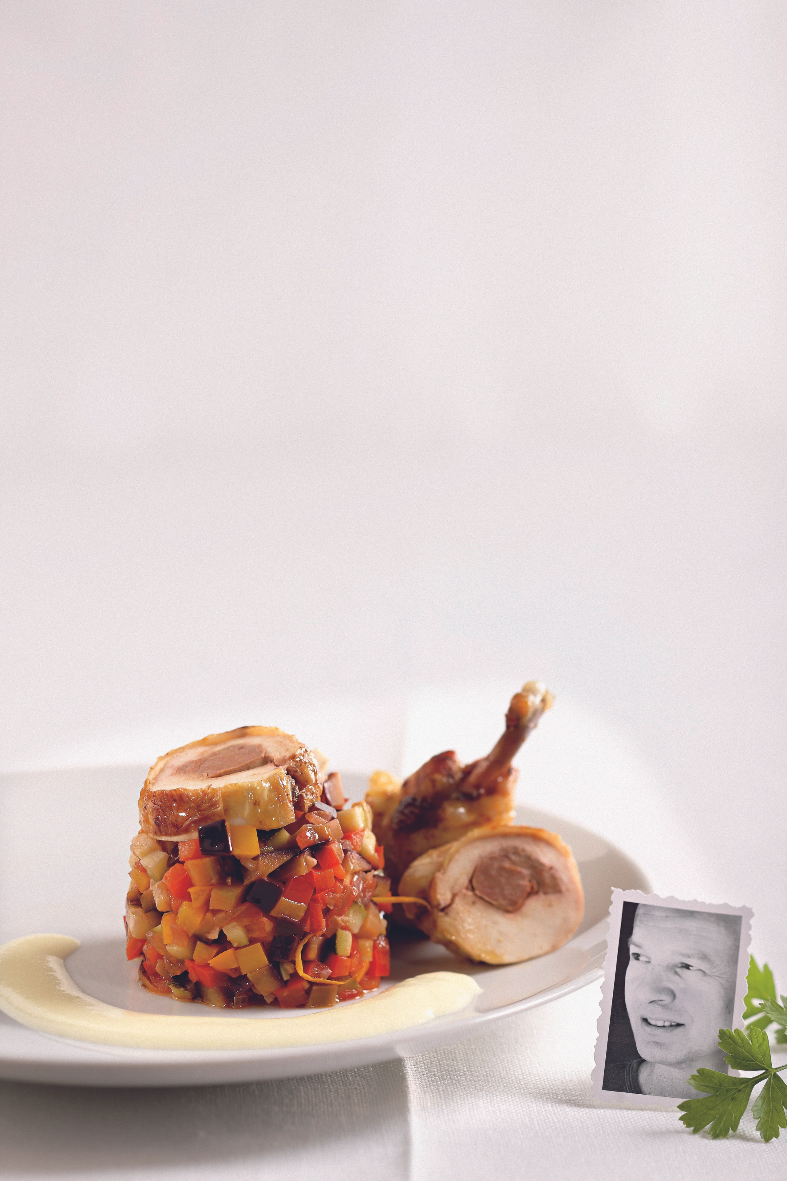 Gefülltes Hühnerbrüsterl auf Gemüsetatar