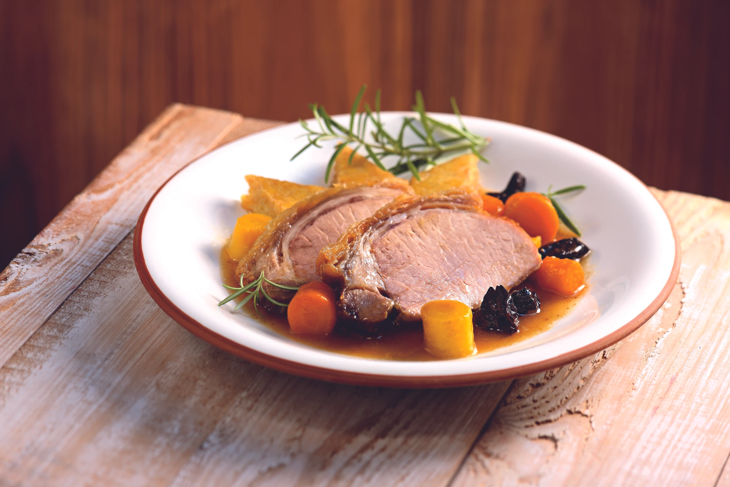 Wildschweinbraten mit Dörrzwetschken und Dinkelgrieß-Gnocchi