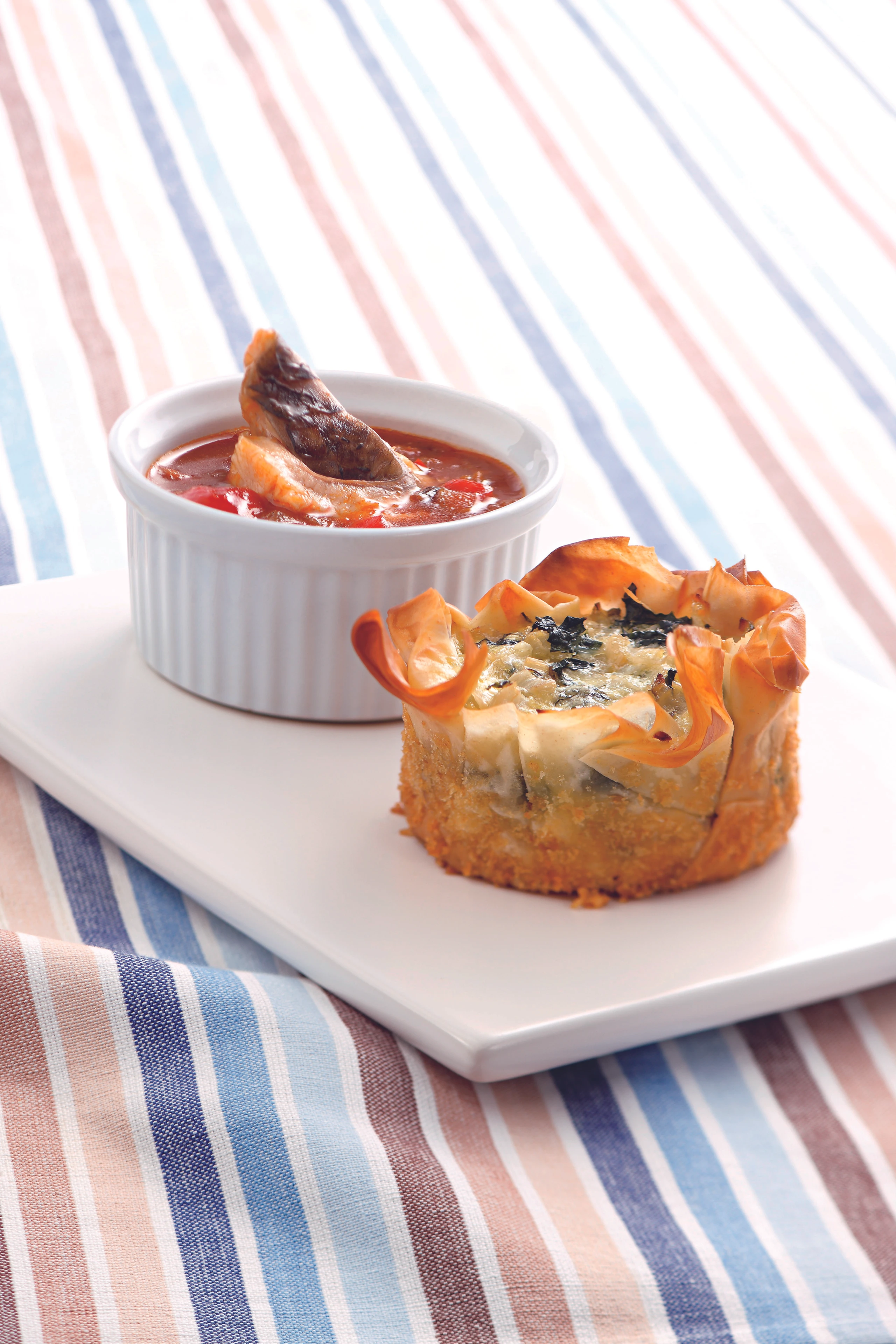 Mangold-Quiches mit Karpfenpörkölt