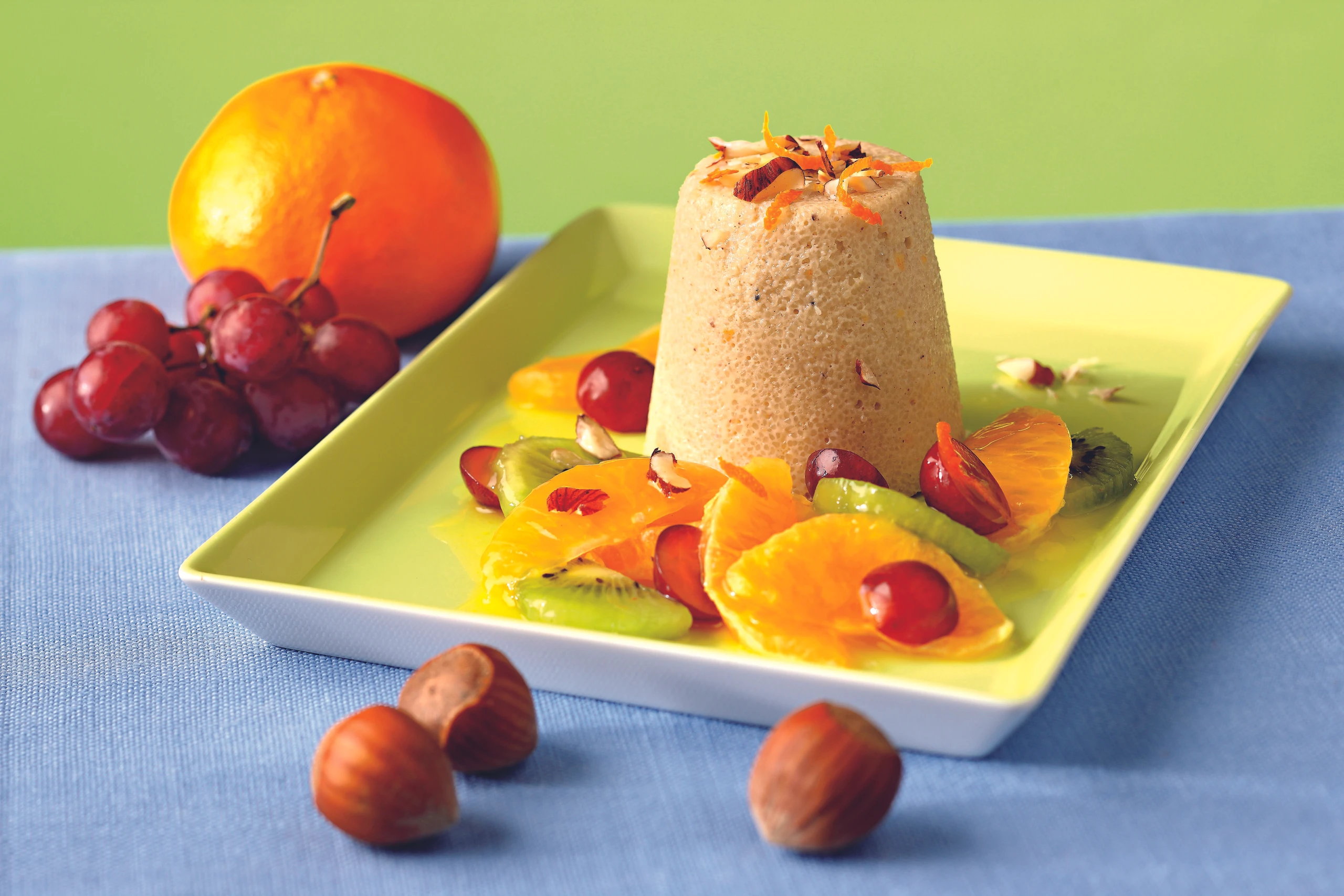 Haselnuss-Flammeri mit Fruchtsalat