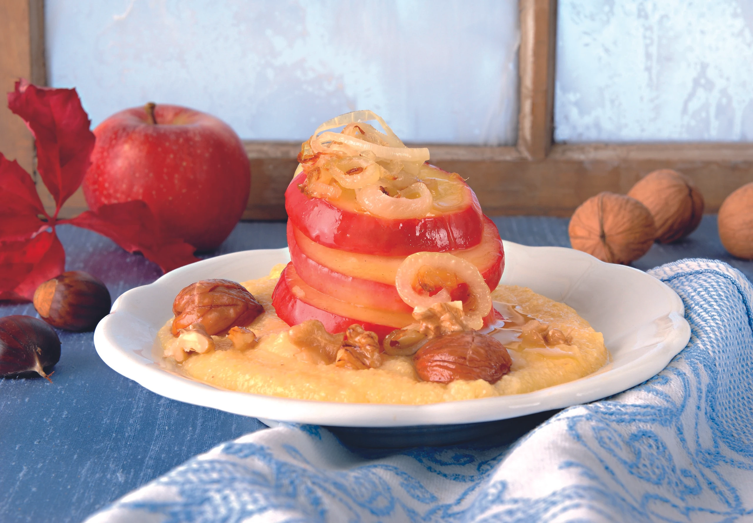 Gebratene Äpfel mit Zwiebeln, Maroni und Nüssen