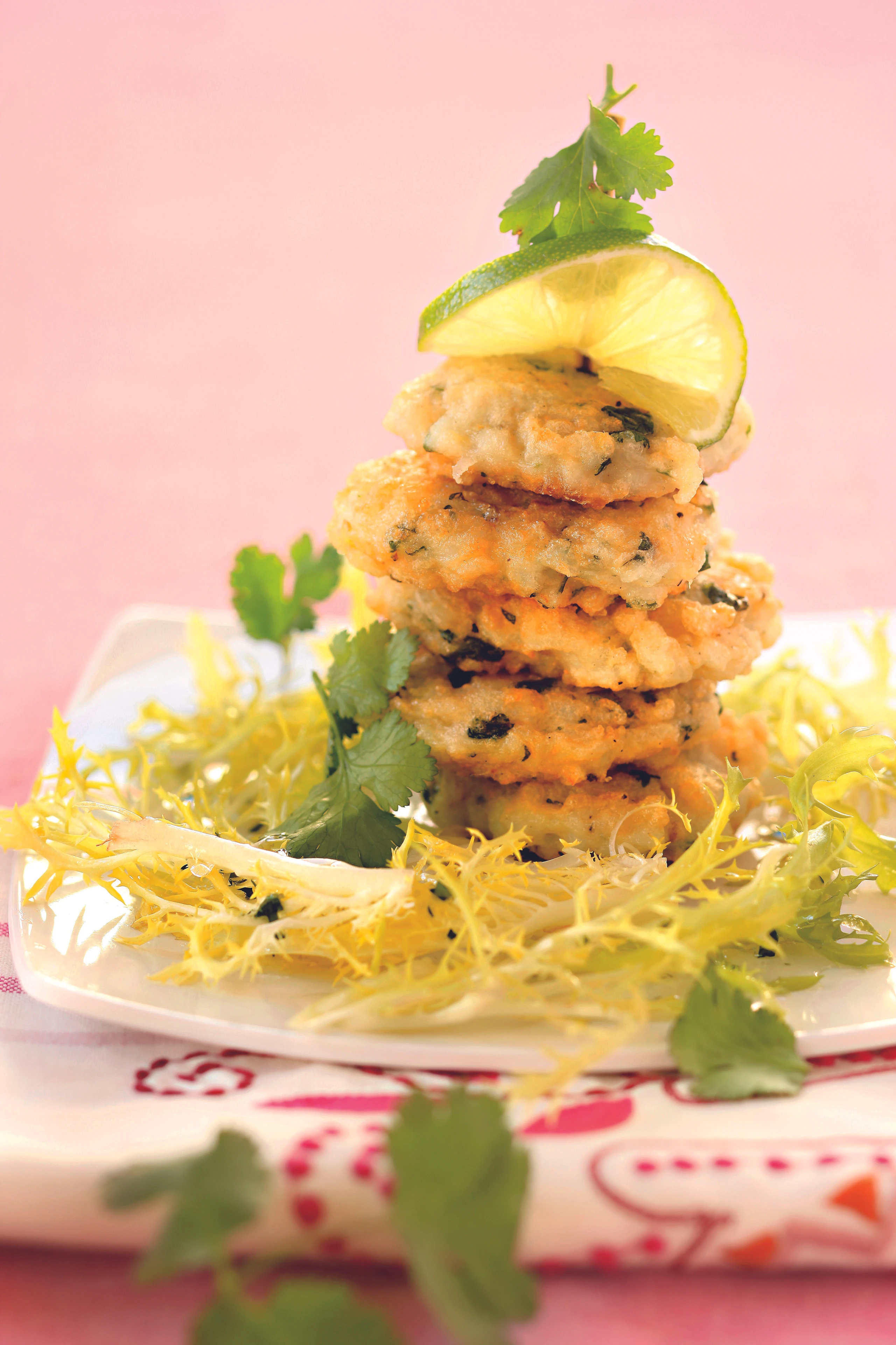 Knusprige Fischkrapferl mit Koriander