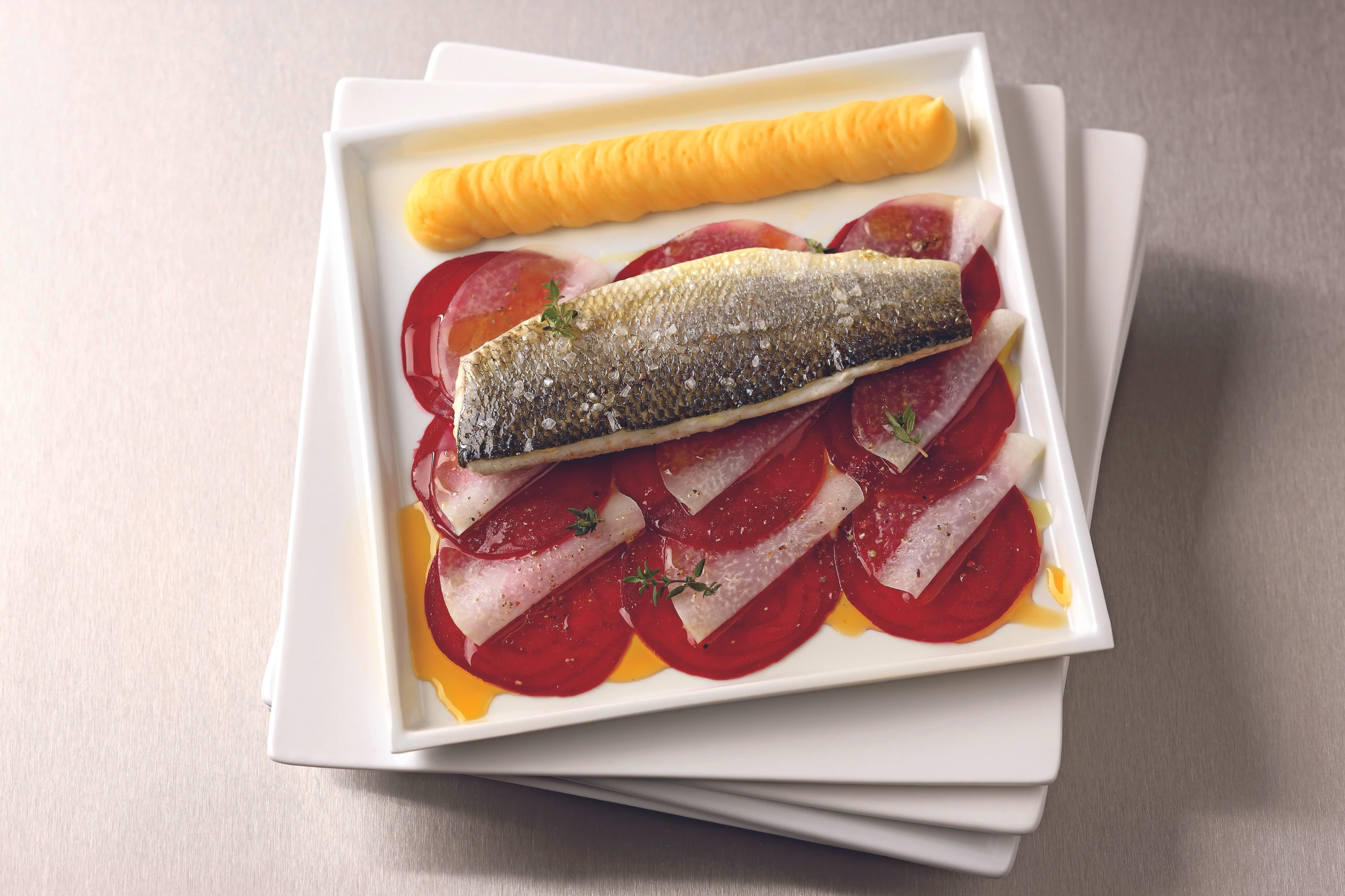 In Öl pochierter Wolfsbarsch mit Erdäpfelpüree