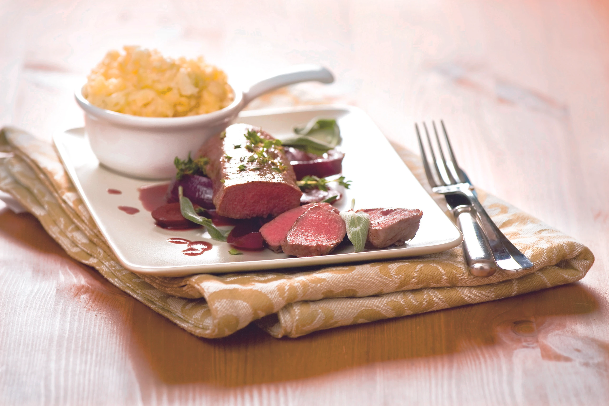 Lammrücken im Kräuterdampf