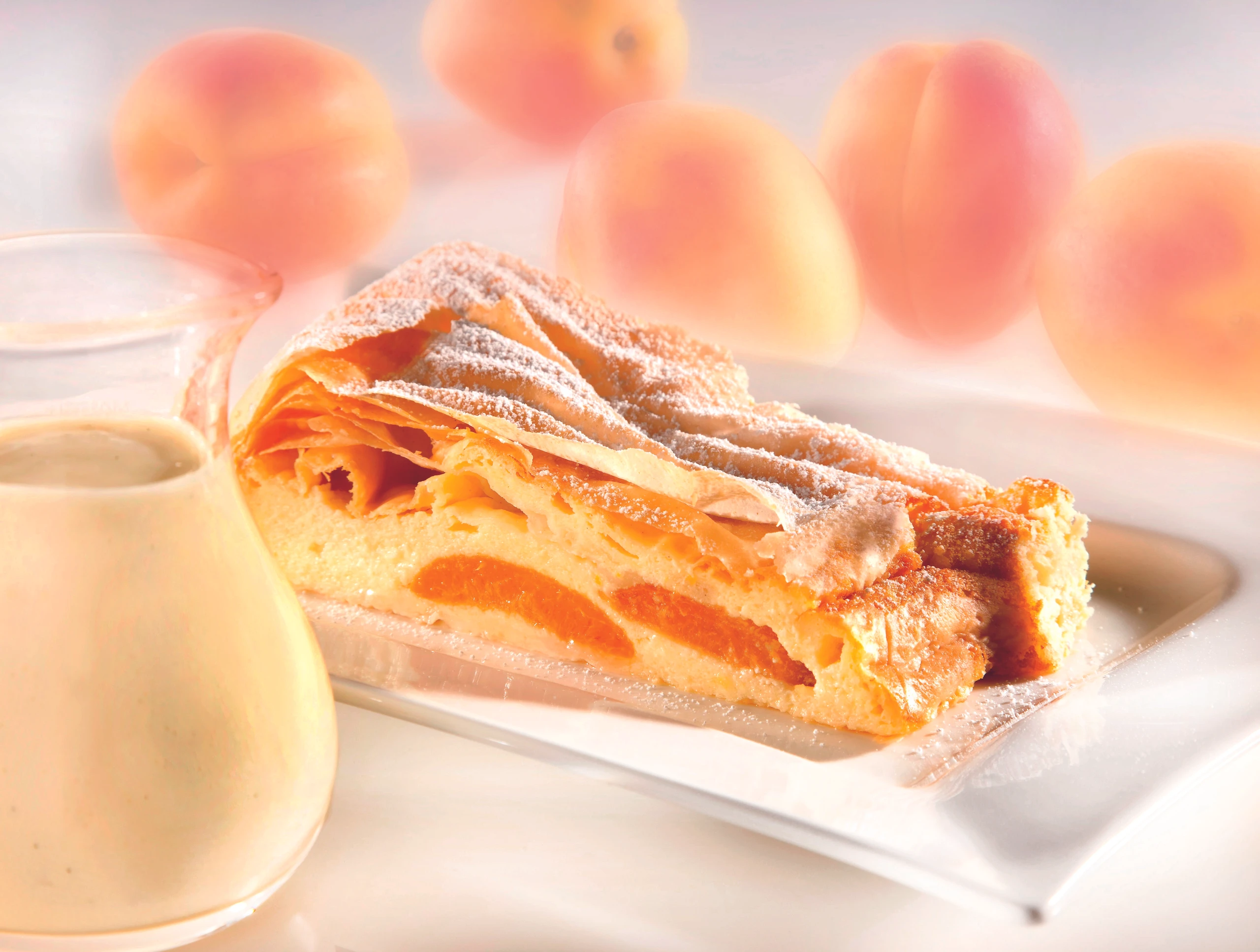 Topfen-Marillenstrudel mit Vanillesauce