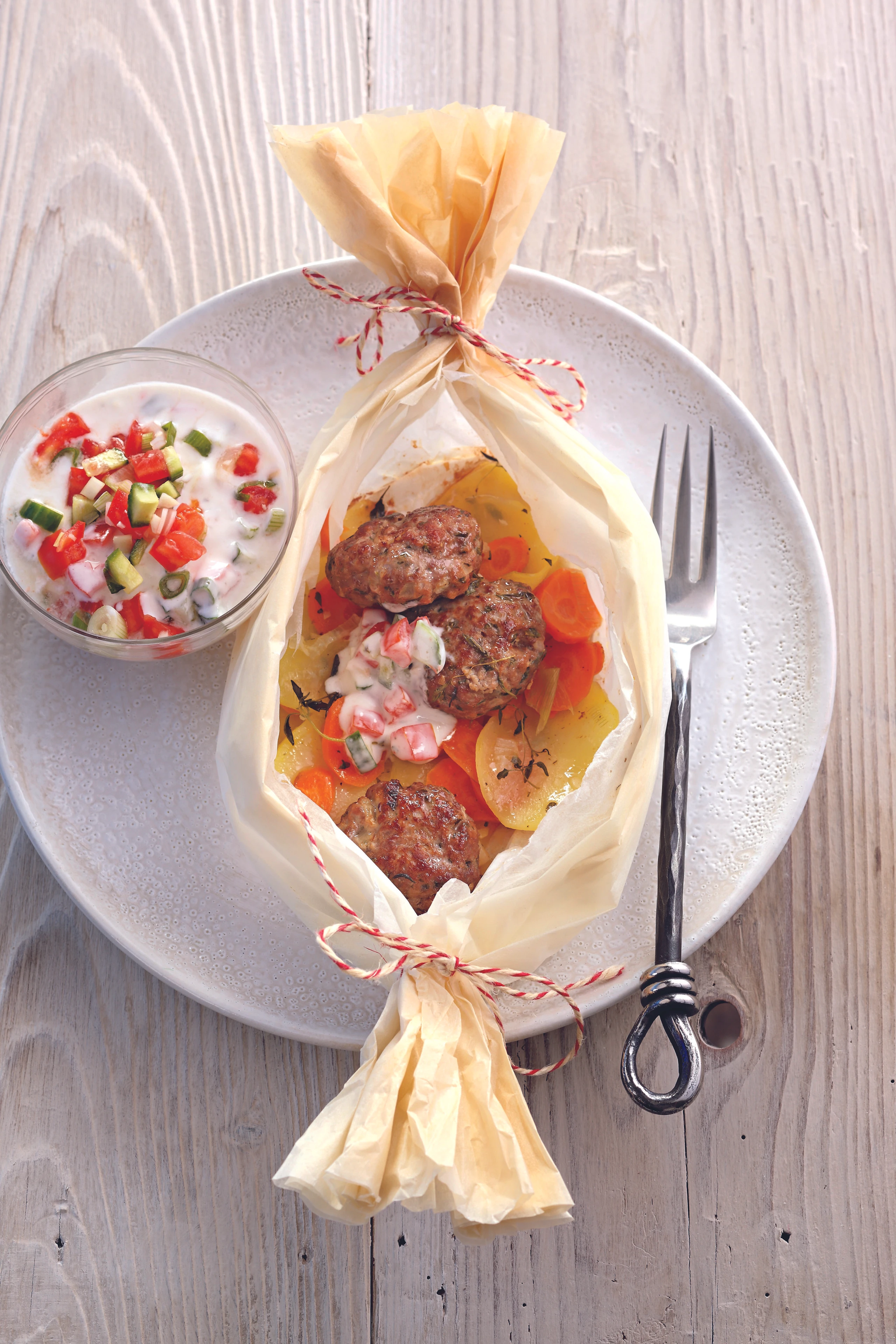 Fleischlaibchen auf Gemüse