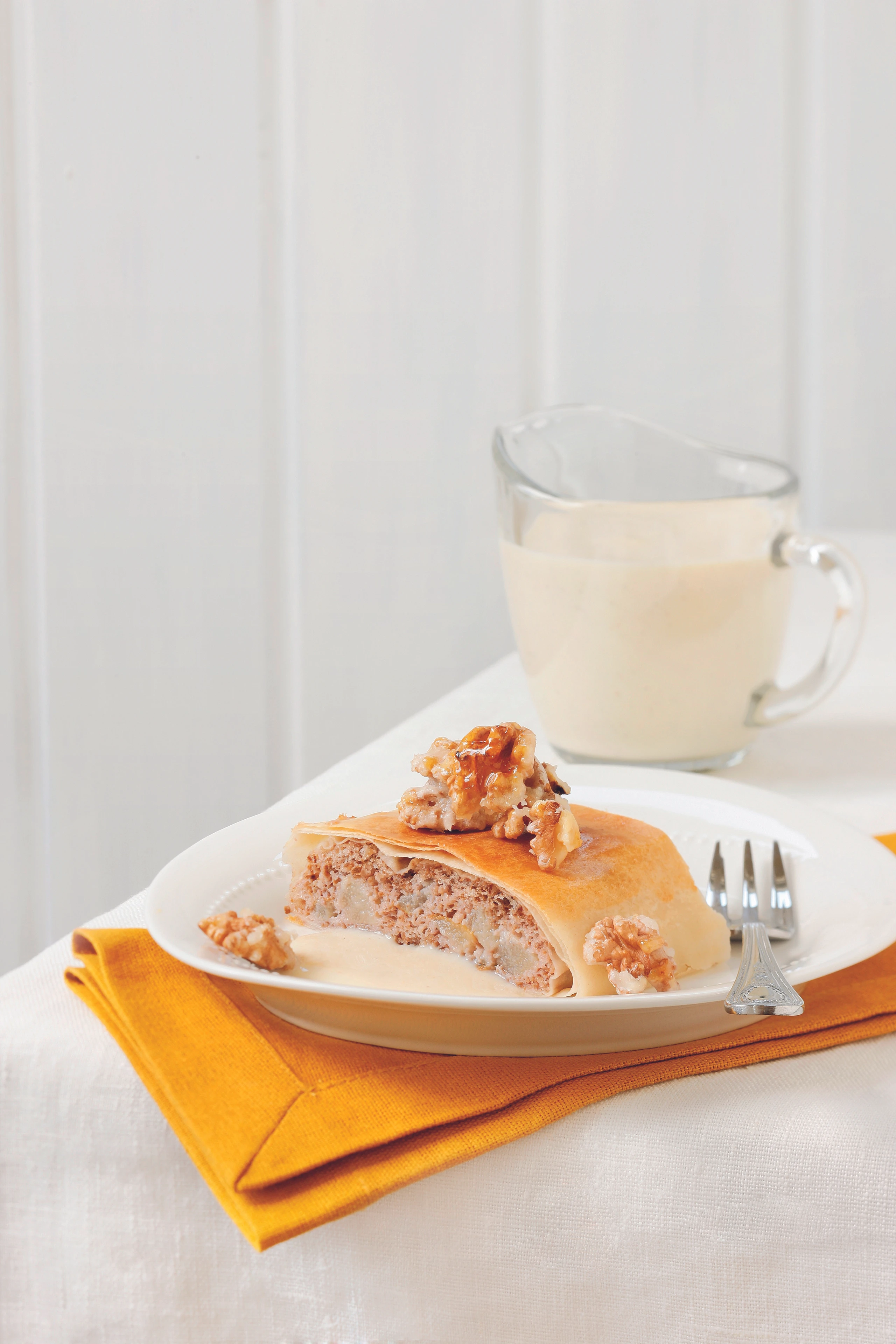 Birnenstrudel mit Vanillesauce