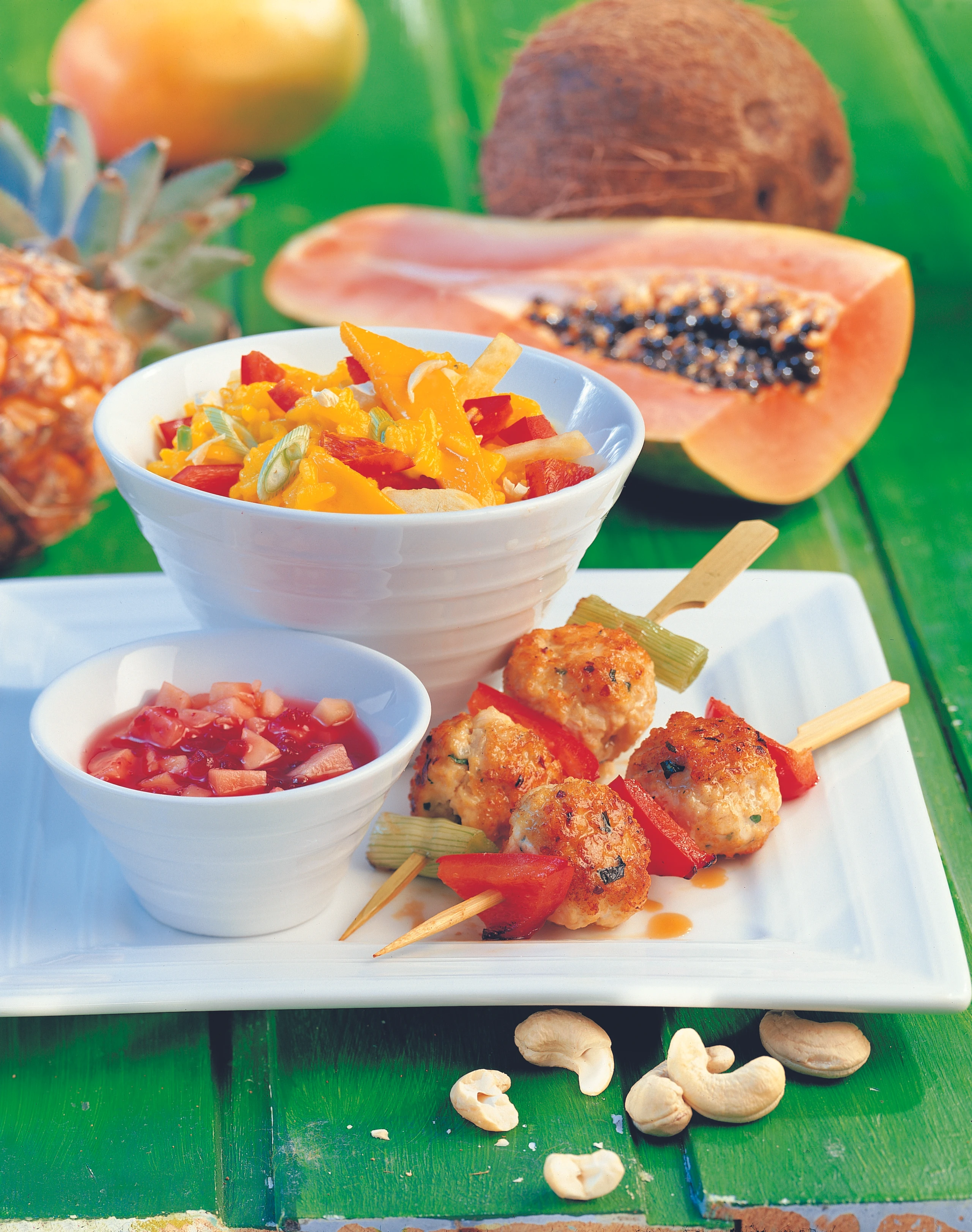 Karibischer Reissalat mit Hühnerspießen