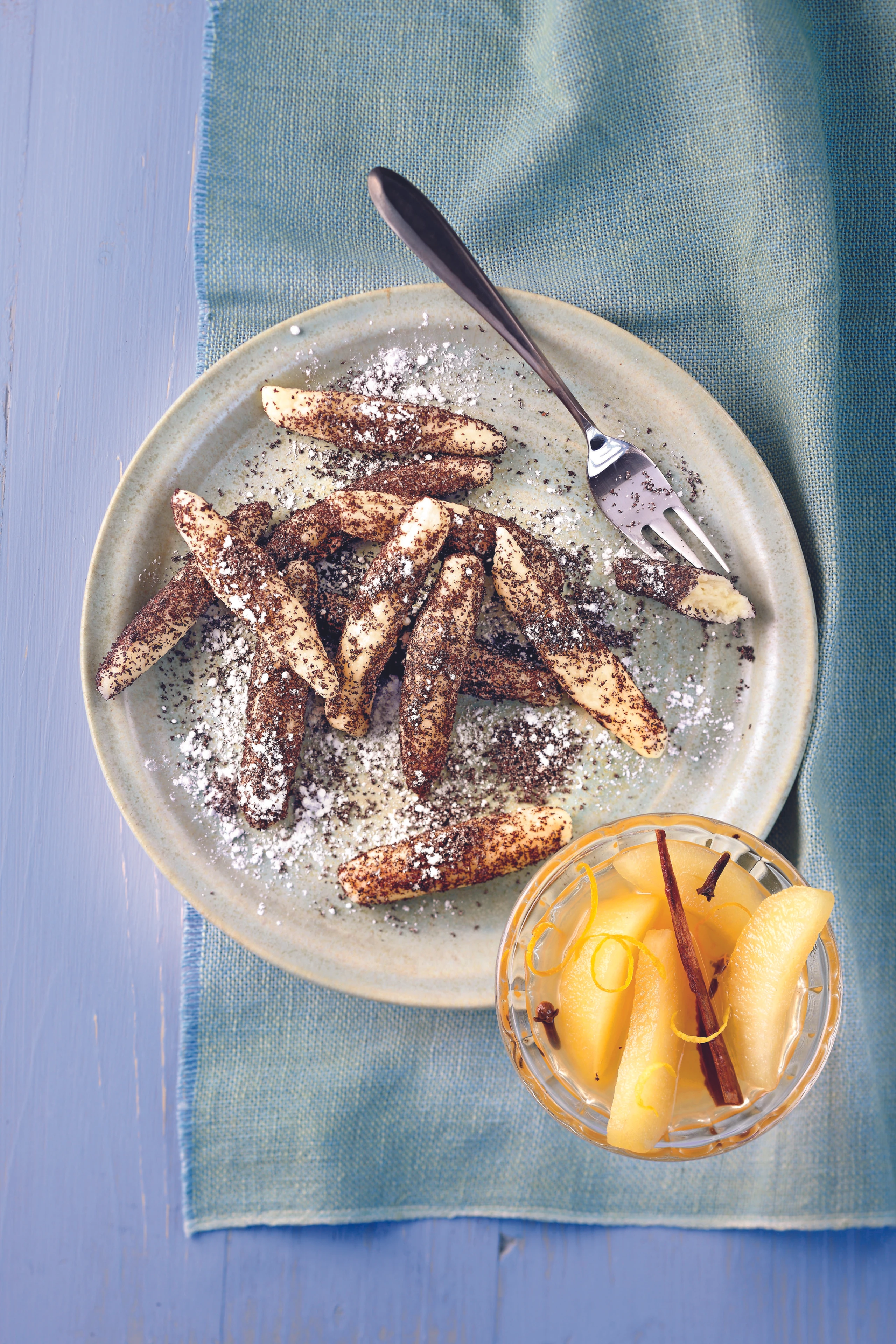 Mohnnudeln mit Topfenteig und Apfelkompott