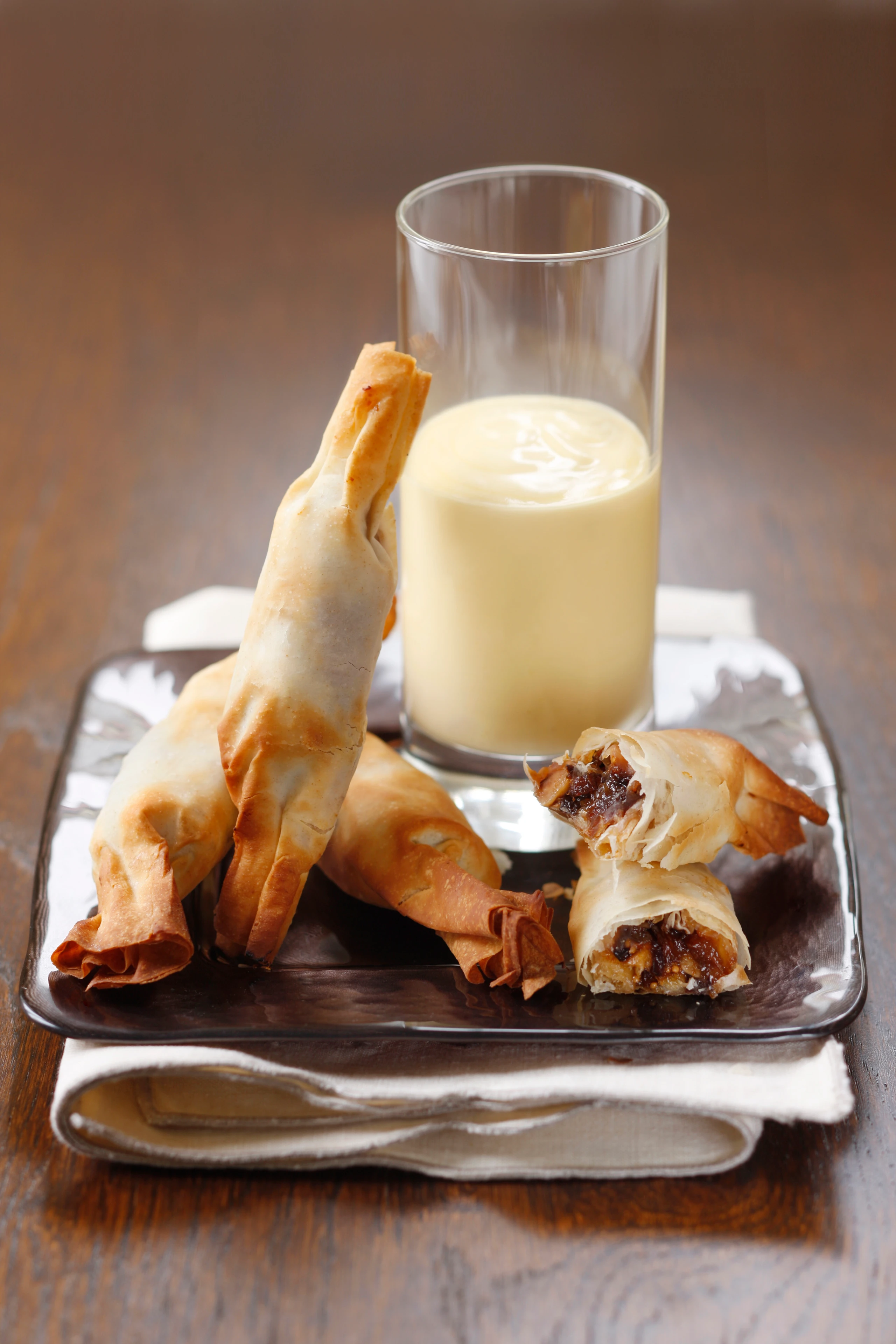 Trockenfrucht-Röllchen mit Traminerschaum