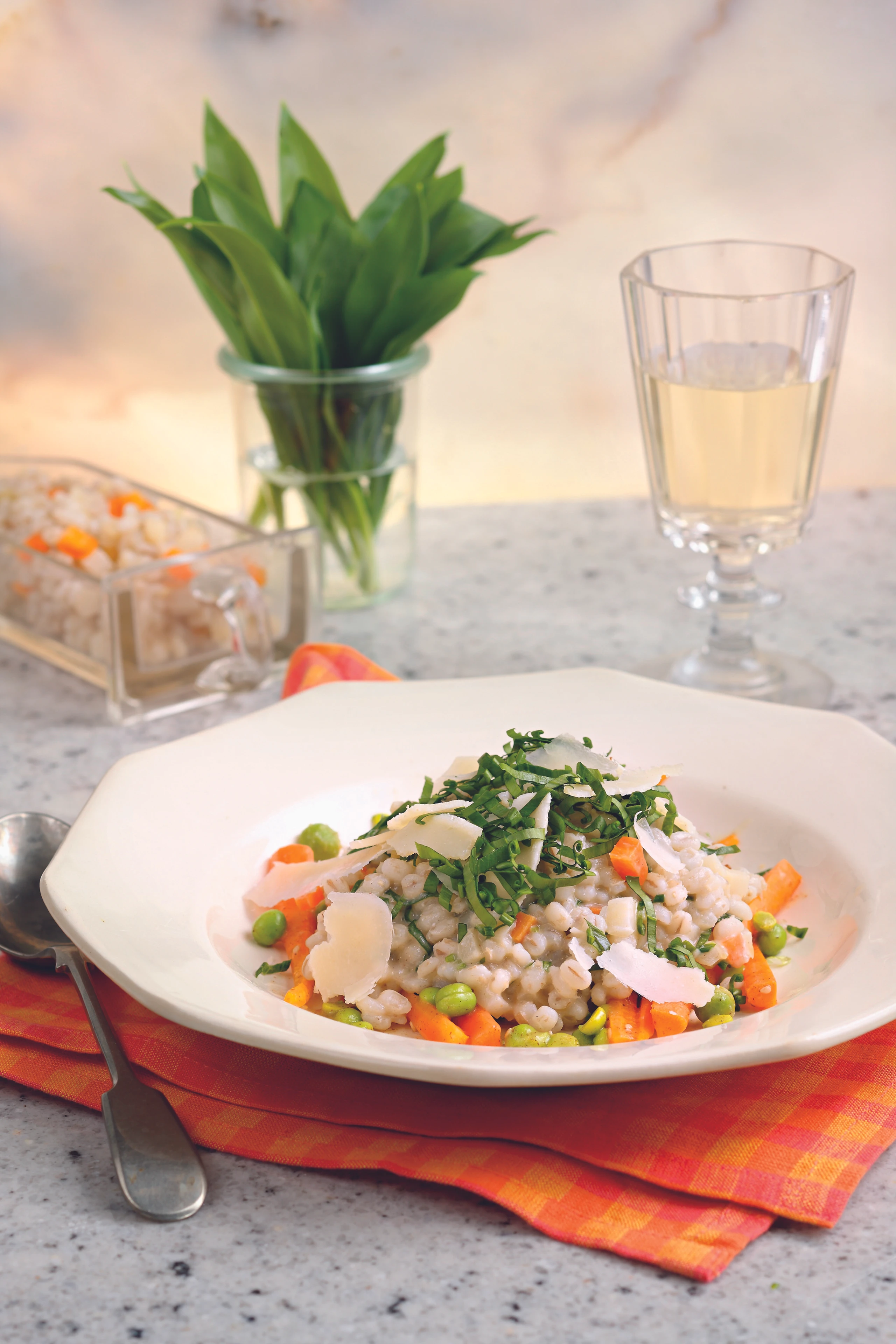 Graupenrisotto mit Sesam-Karotten und Bärlauch