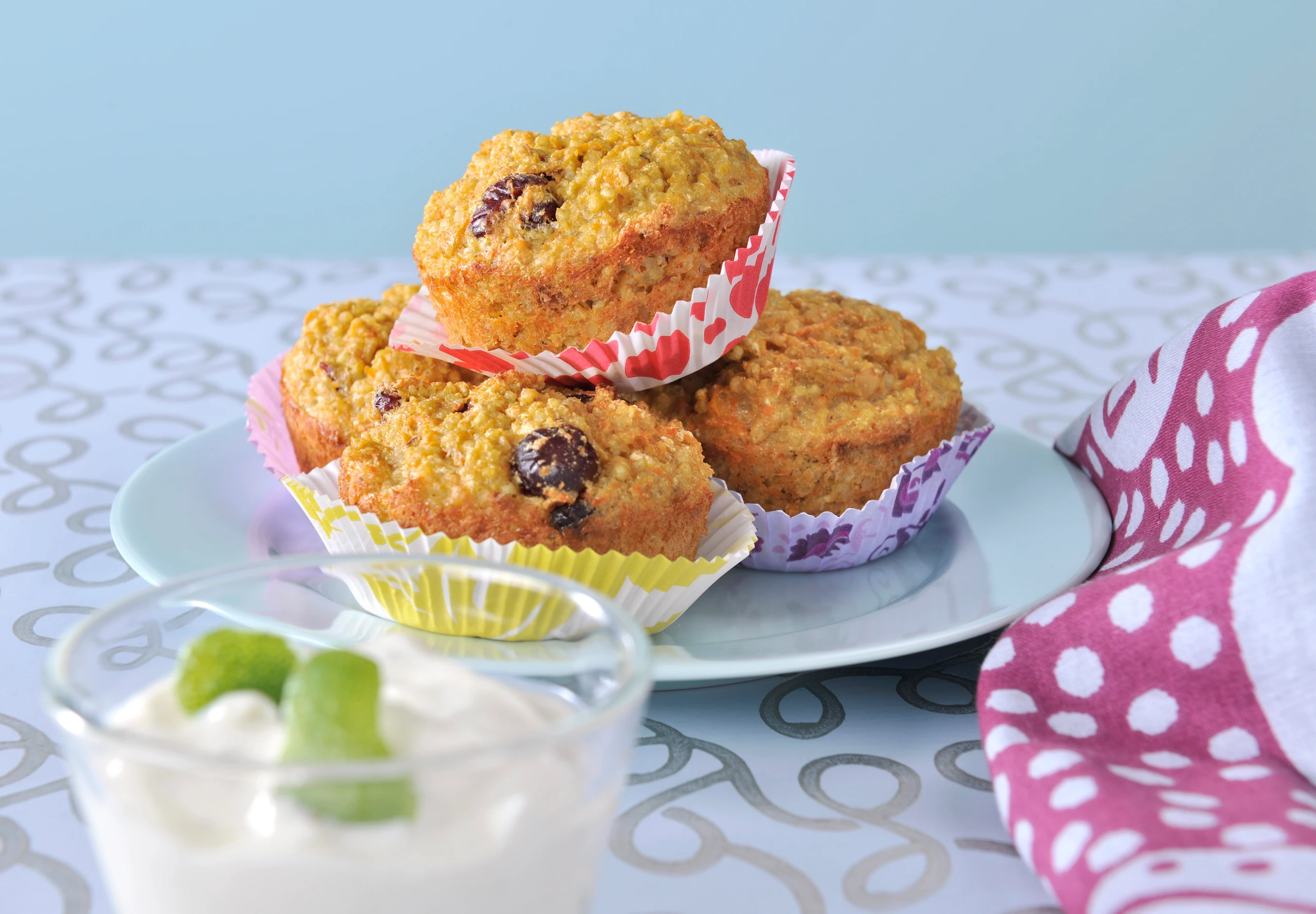 Karotten-Hirse-Muffins mit Joghurtcreme