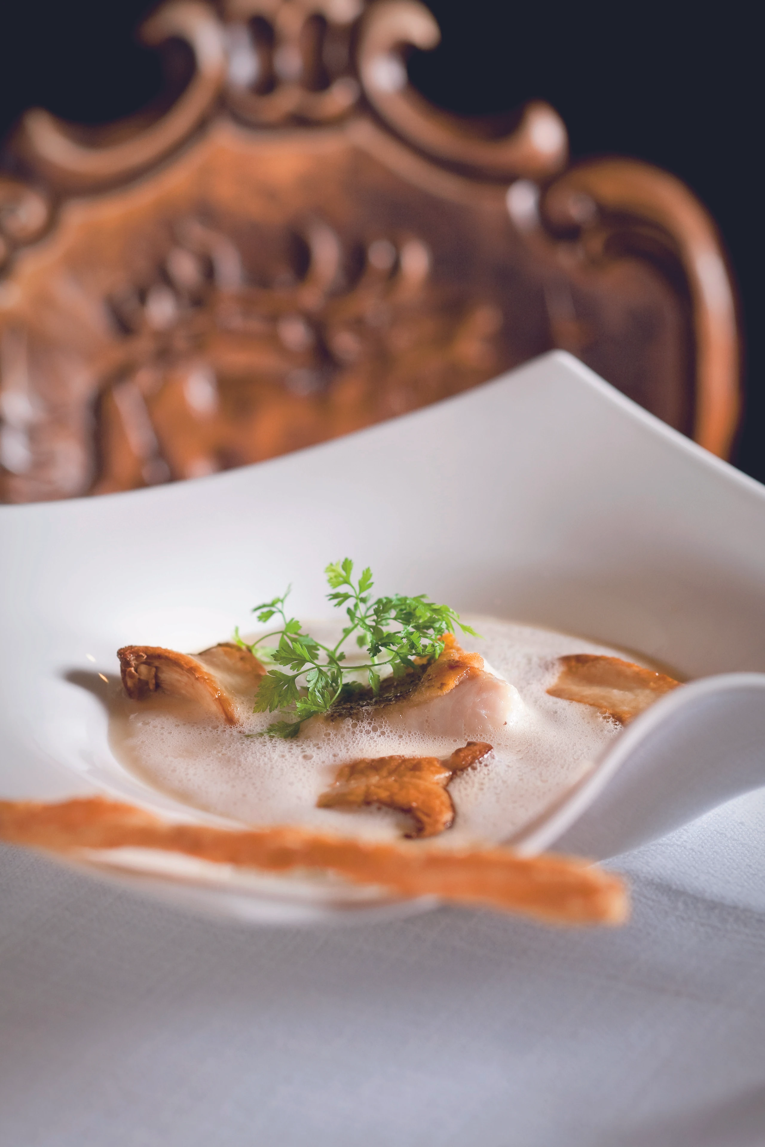 Pastinakensuppe mit Zander und Seitlingen