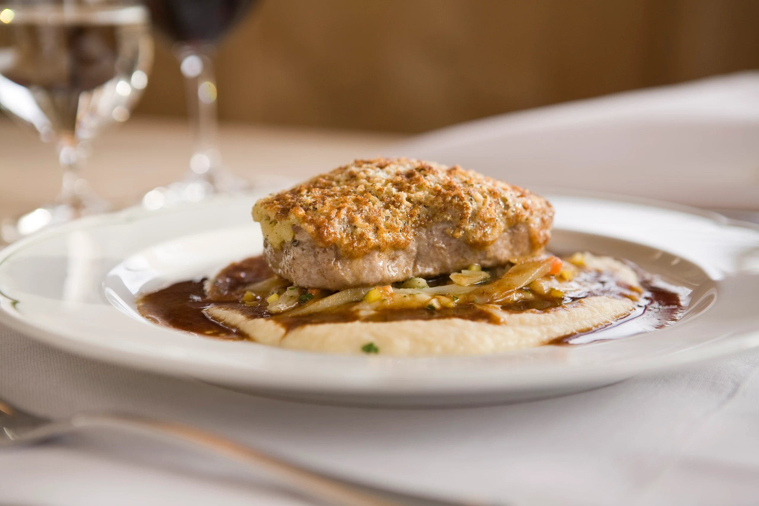 Kalbsrückensteak mit Thymiankruste und Selleriepüree