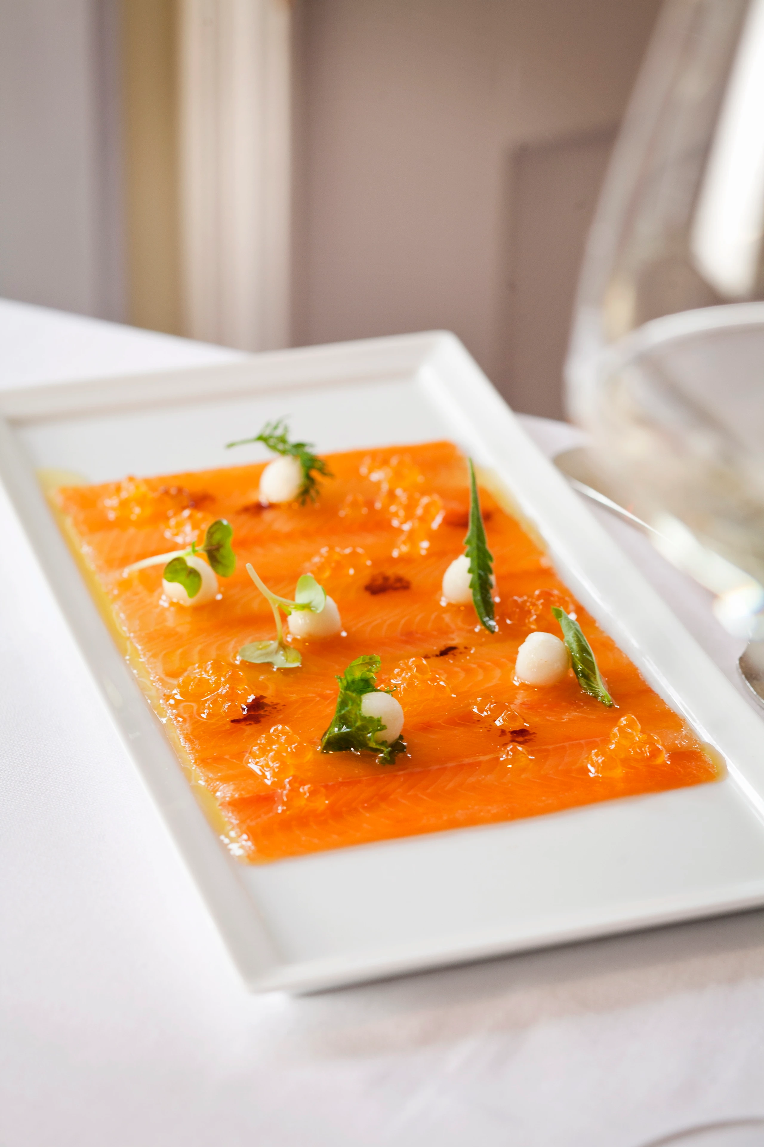 Seesaibling mit Kaviar, Sellerie und Balsamico