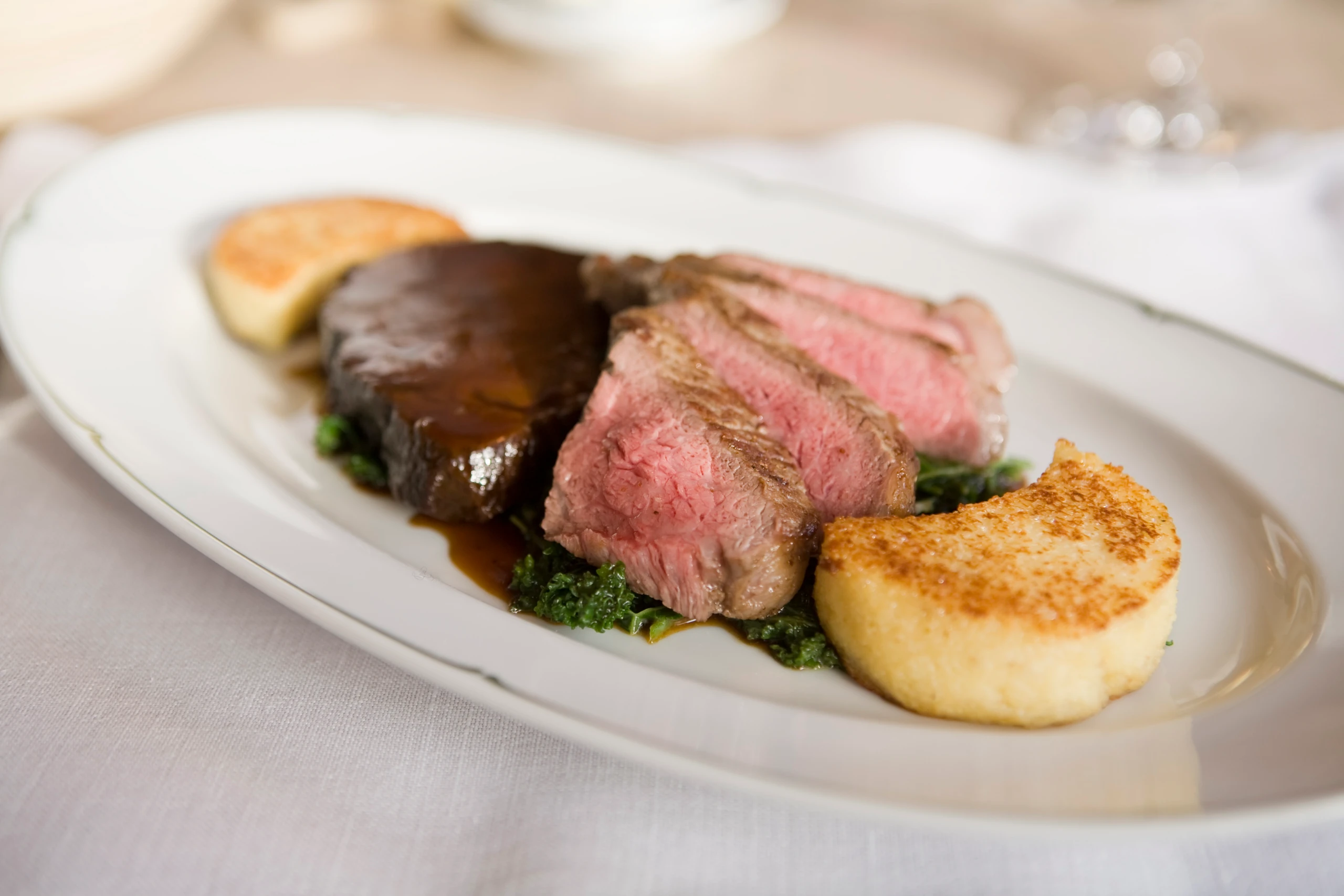 Beiried und Backerl vom Rind mit Rahmkohl und Grießkrusteln