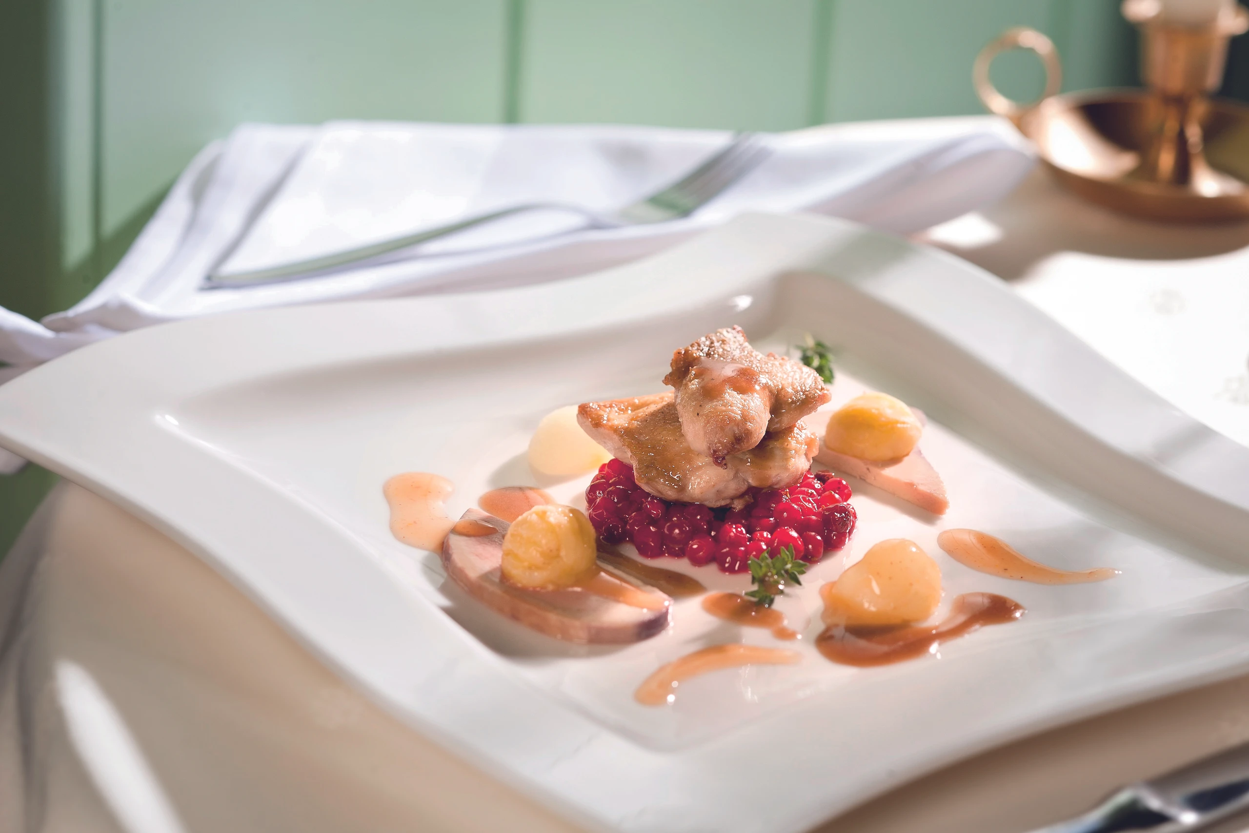 Wachtel auf Preiselbeeren mit Entenleber und Maroni