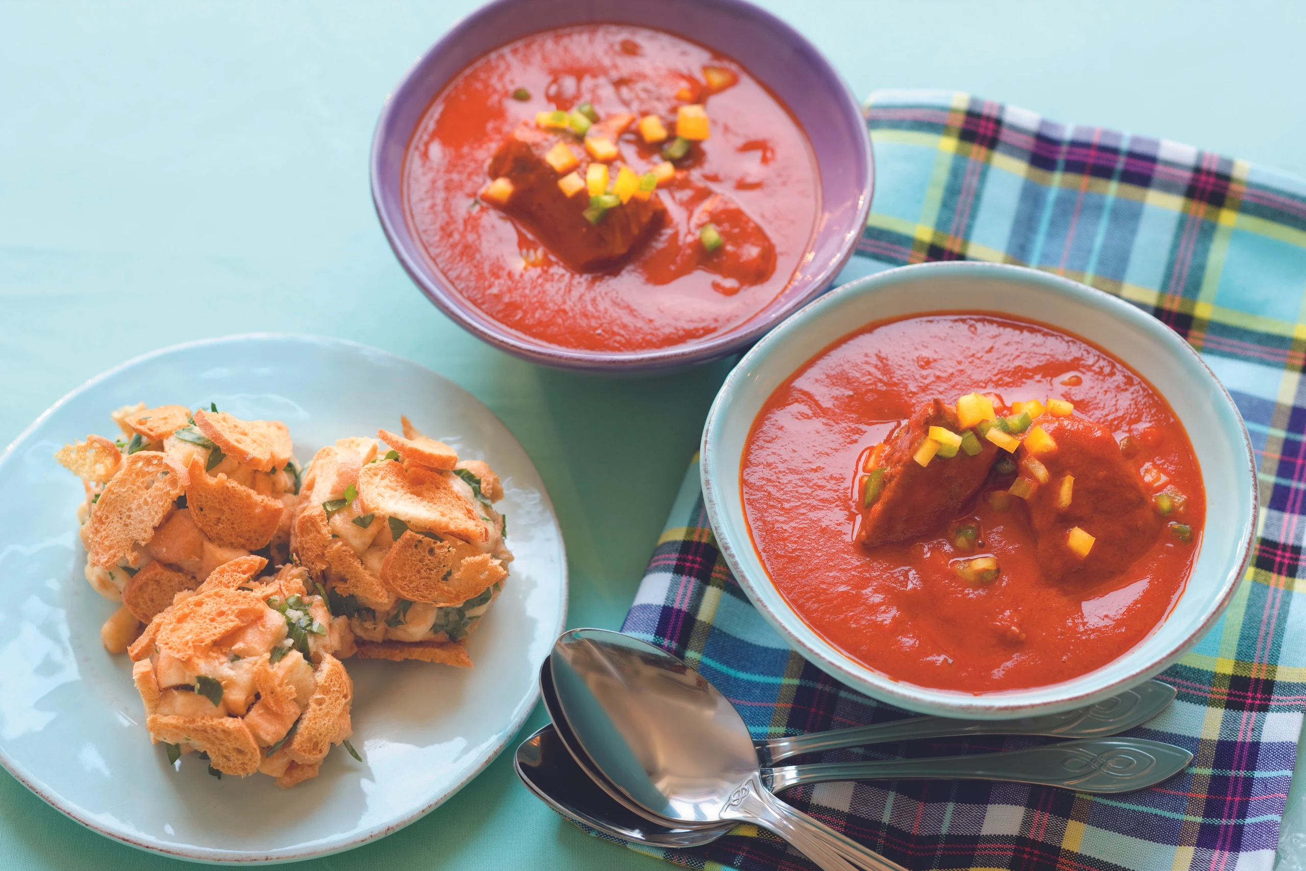 Filetgulasch mit knusprigen Semmelknöderln