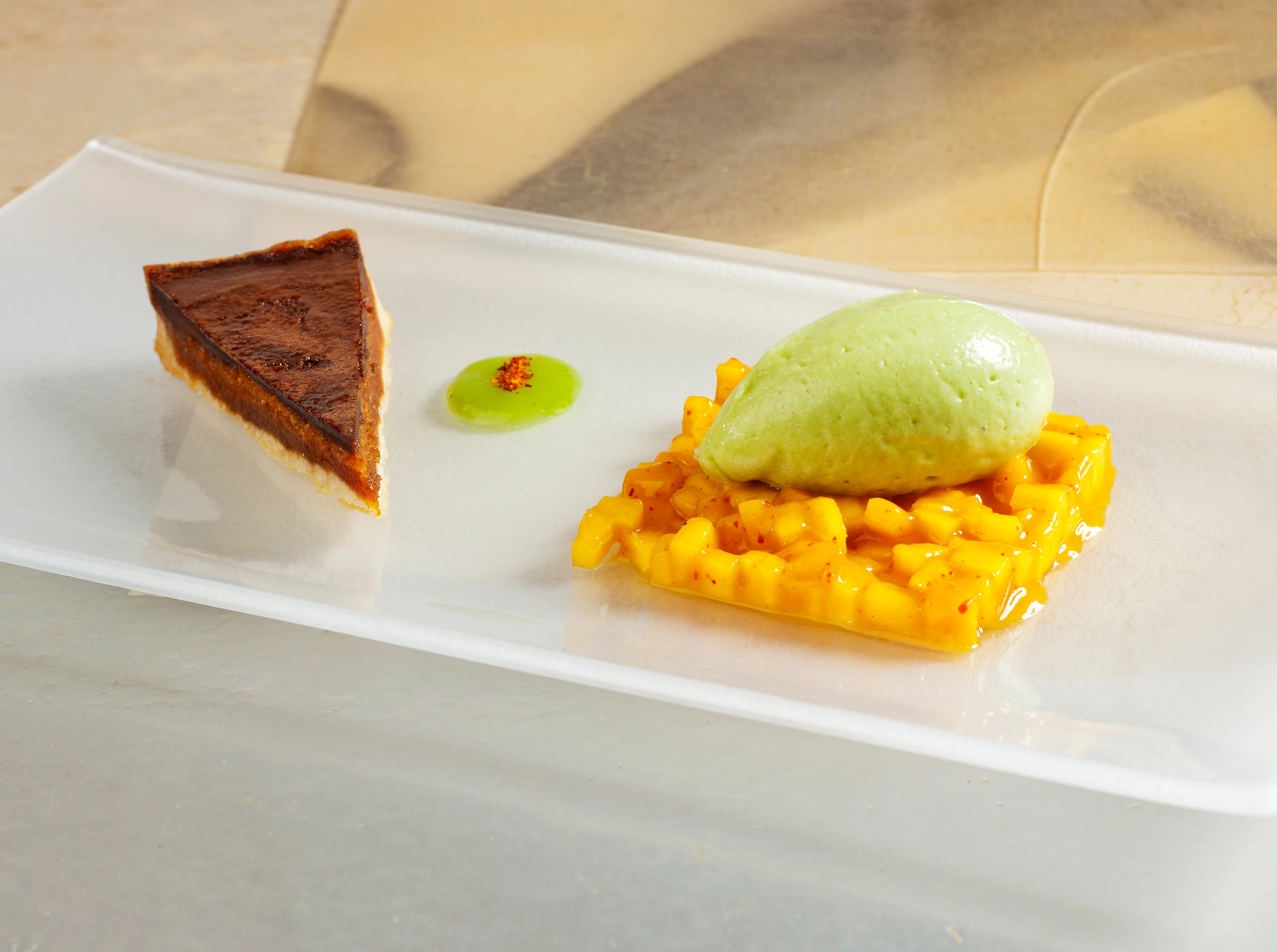 Schokoladetarte mit Mango-Chutney