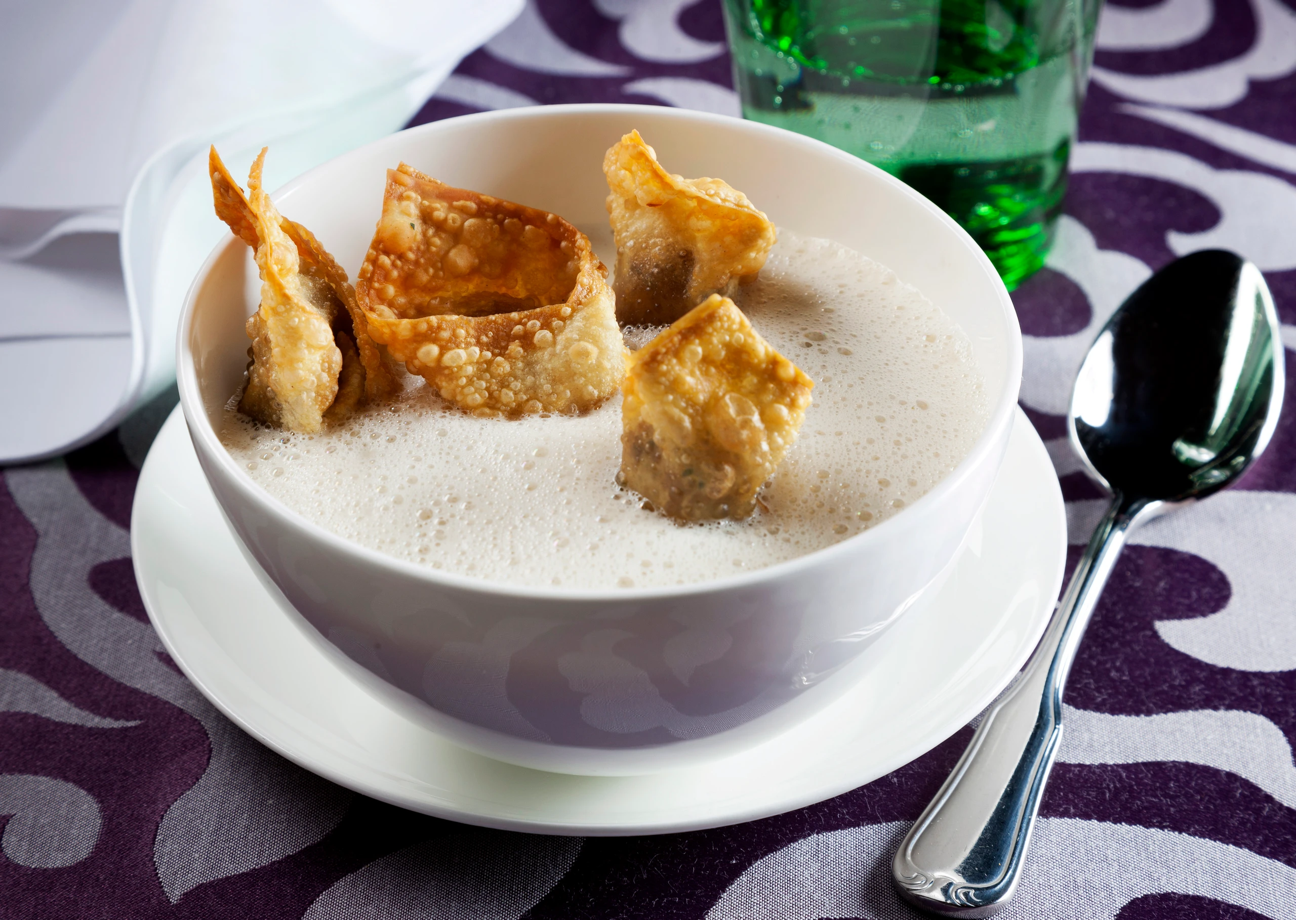 Sauerkrautsuppe mit Grammelravioli
