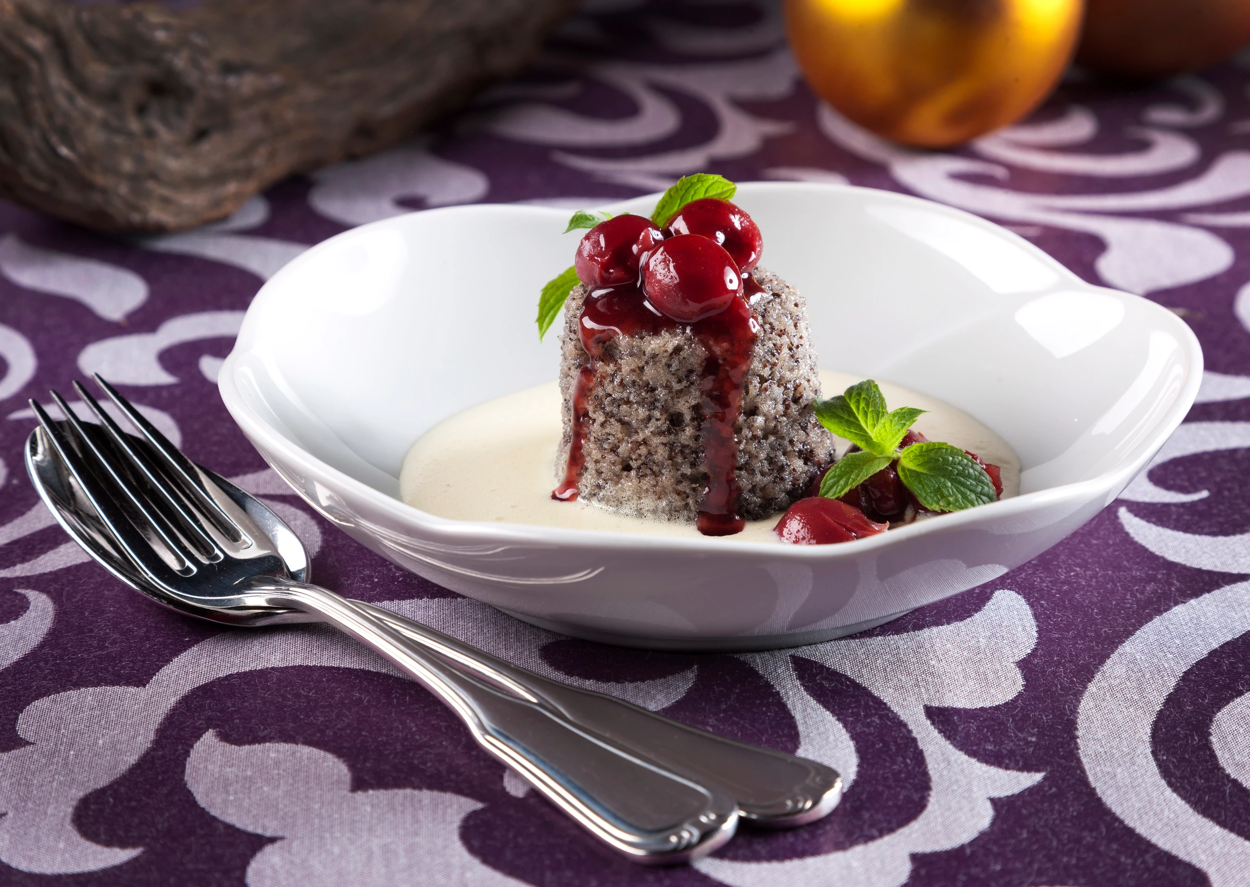 Mohnauflauf mit Portweinkirschen