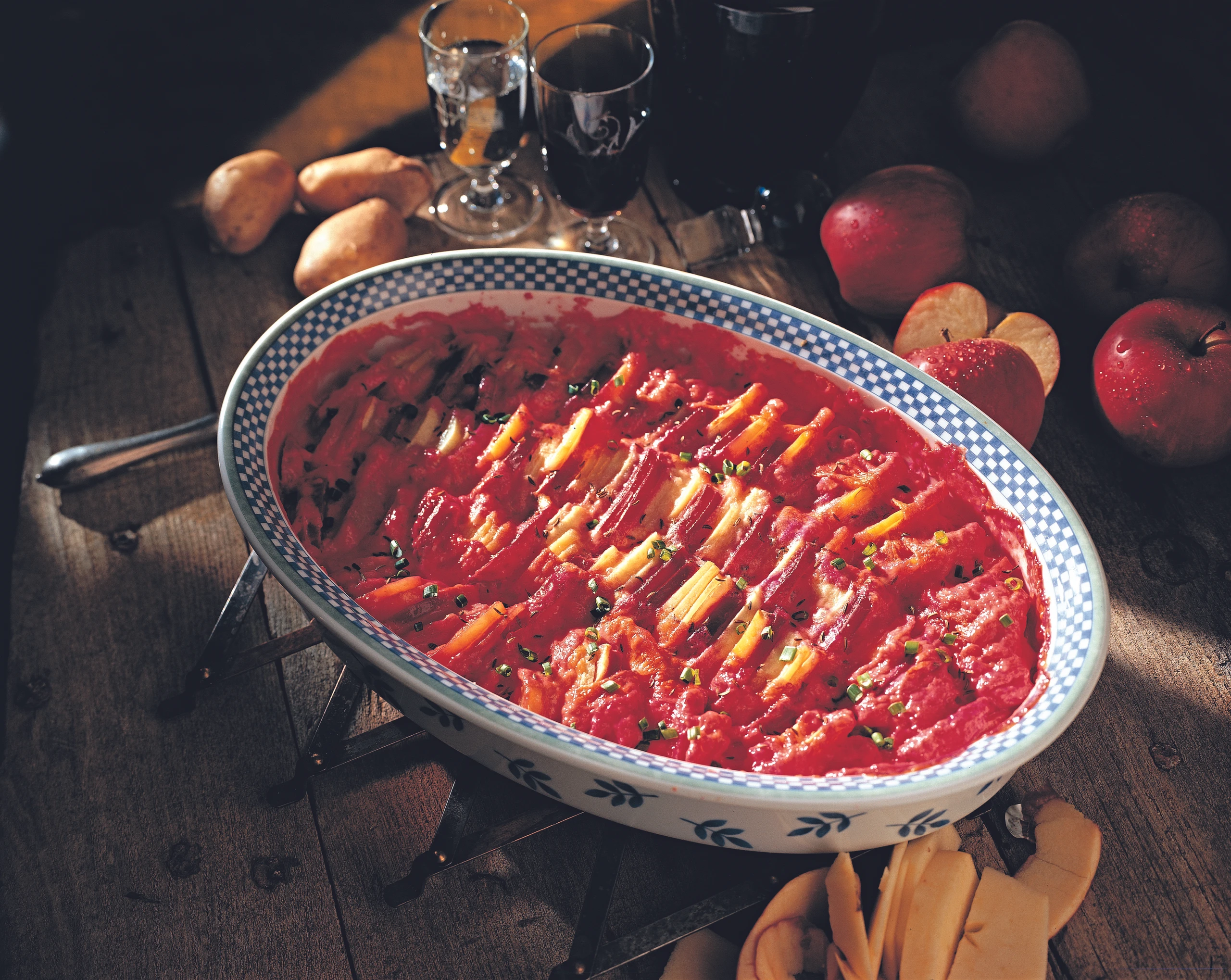 Gratin von Roten Rüben, Erdäpfeln und Äpfeln