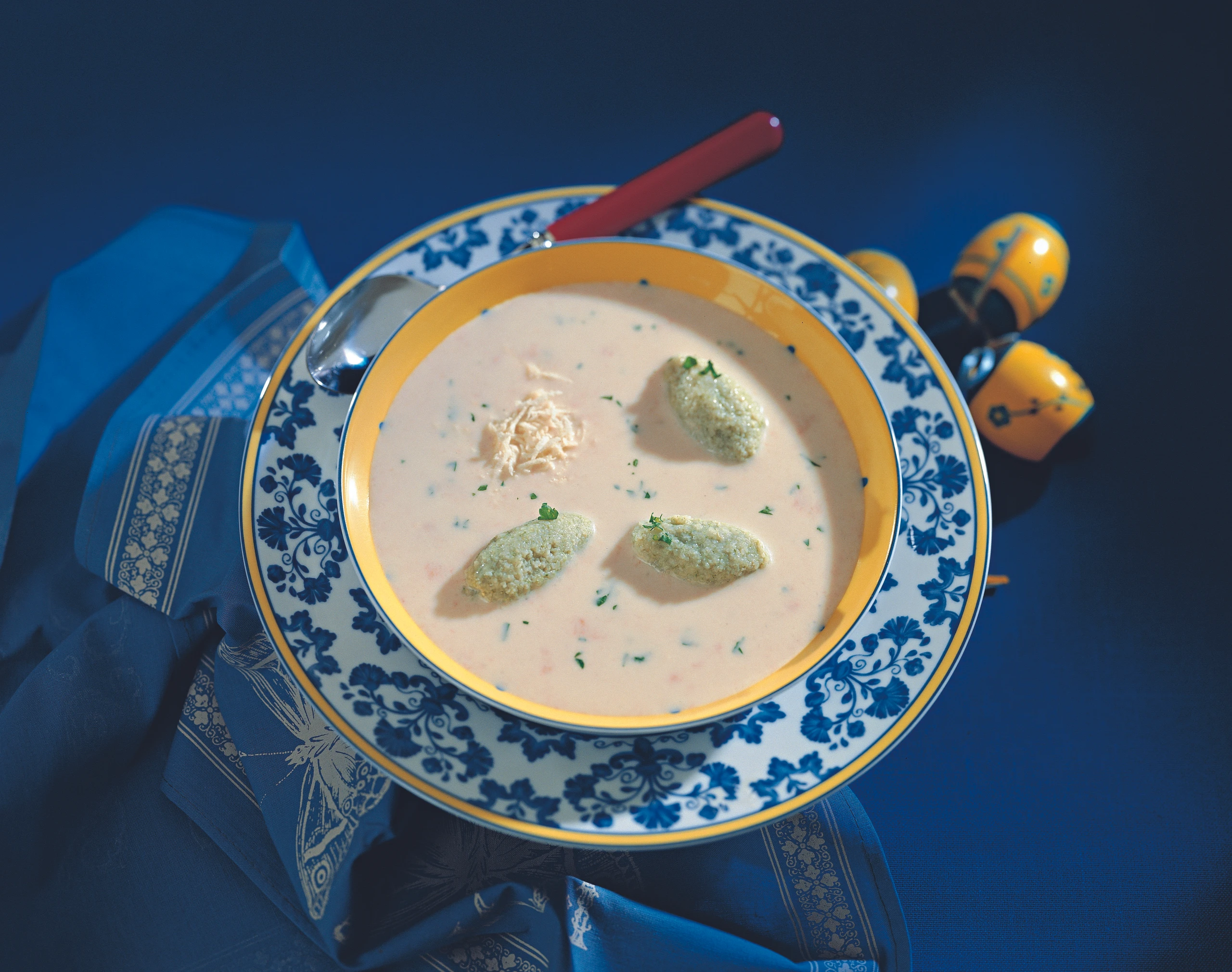 Schinkensuppe mit Spinatnockerln