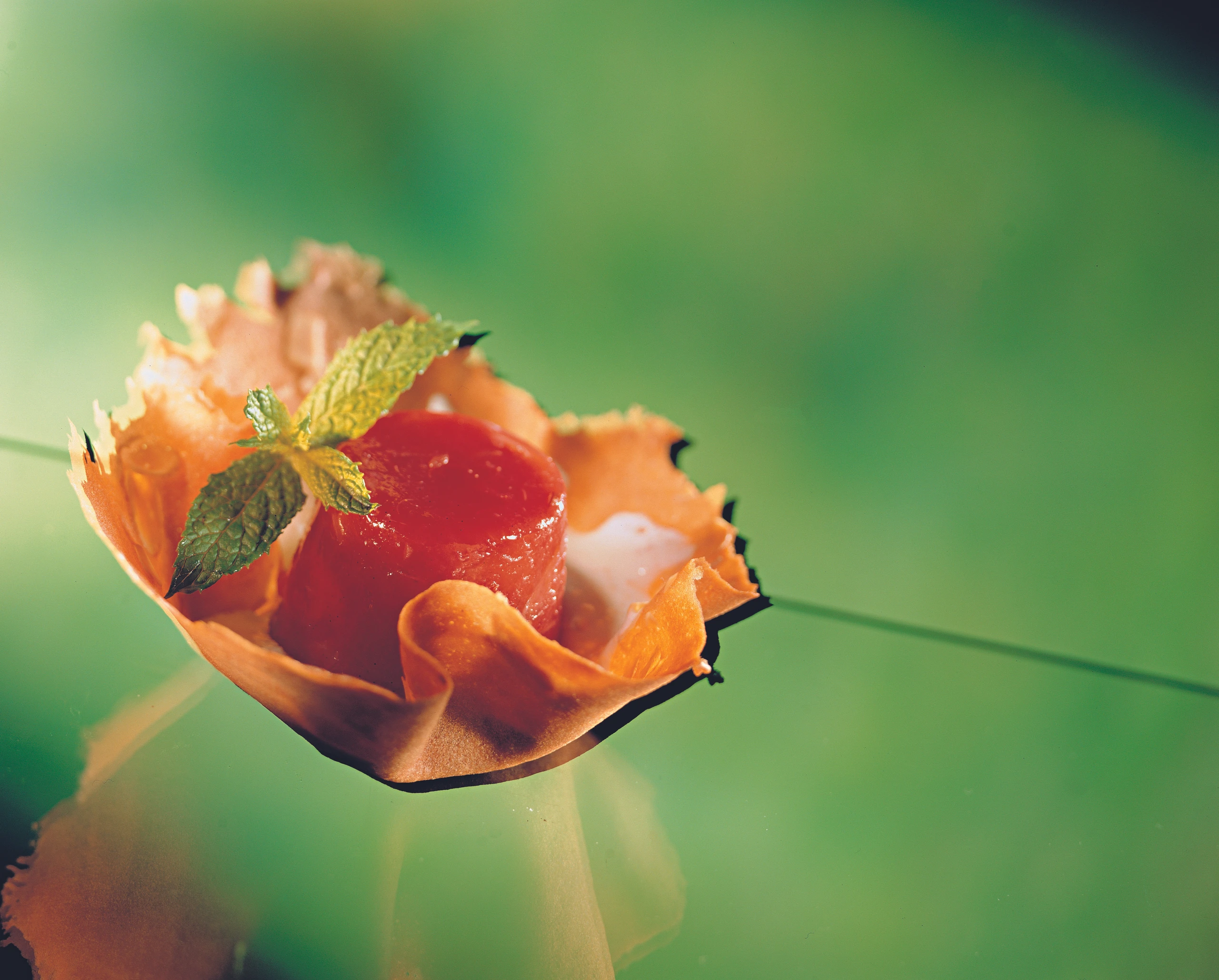 Rhabarber-Erdbeersülzchen mit Sauerrahmschaum