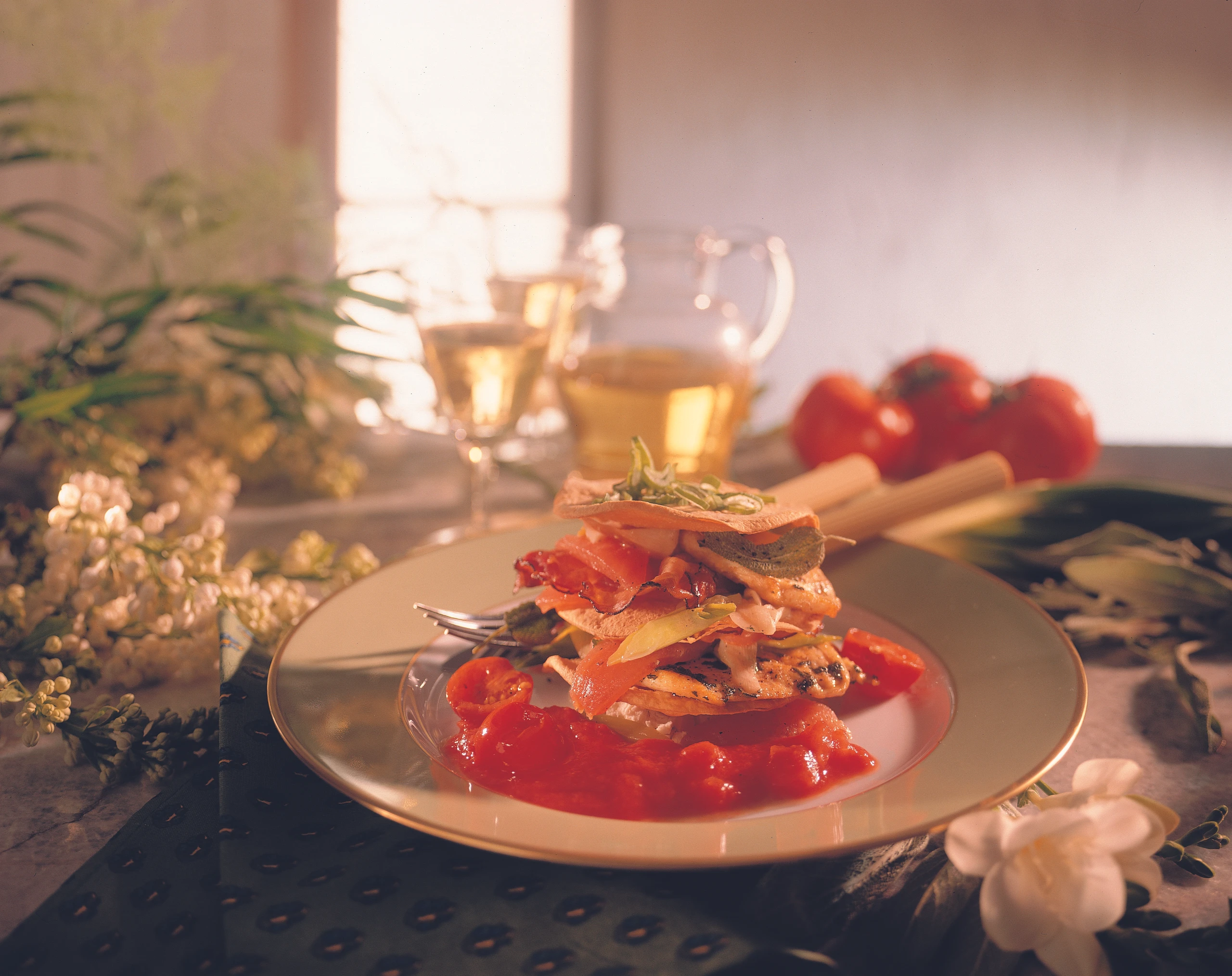 Gefüllte Strudelblätter mit Hühnerbrust, Schinken und Zwiebeln