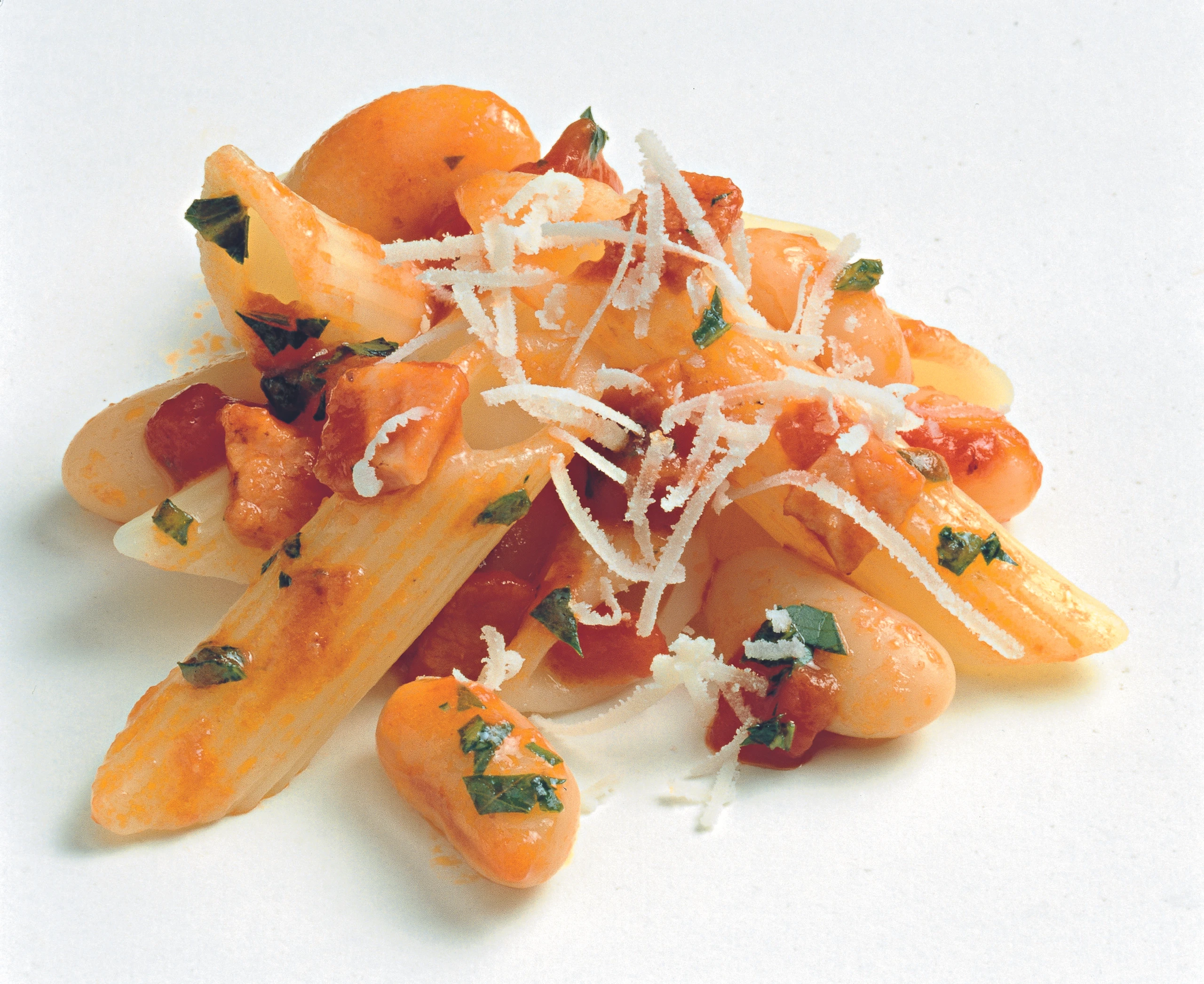 Penne mit weißen Bohnen und Basilikum