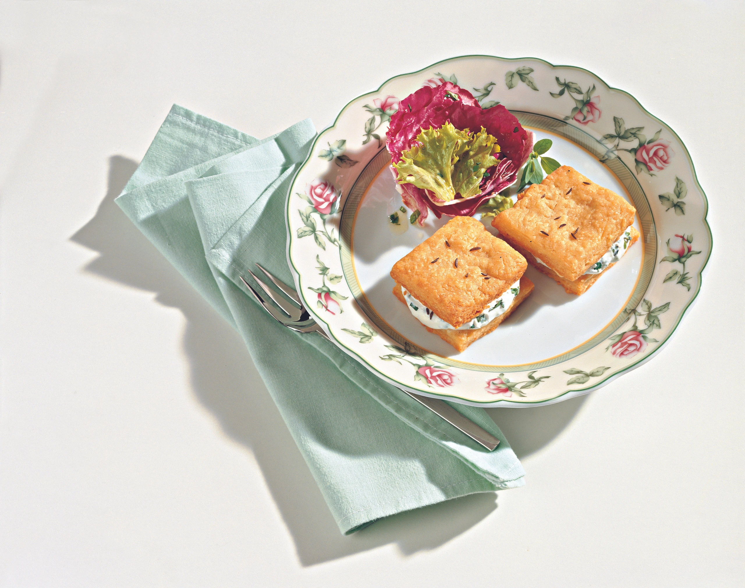 Käse-Törtchen mit Kräutercreme