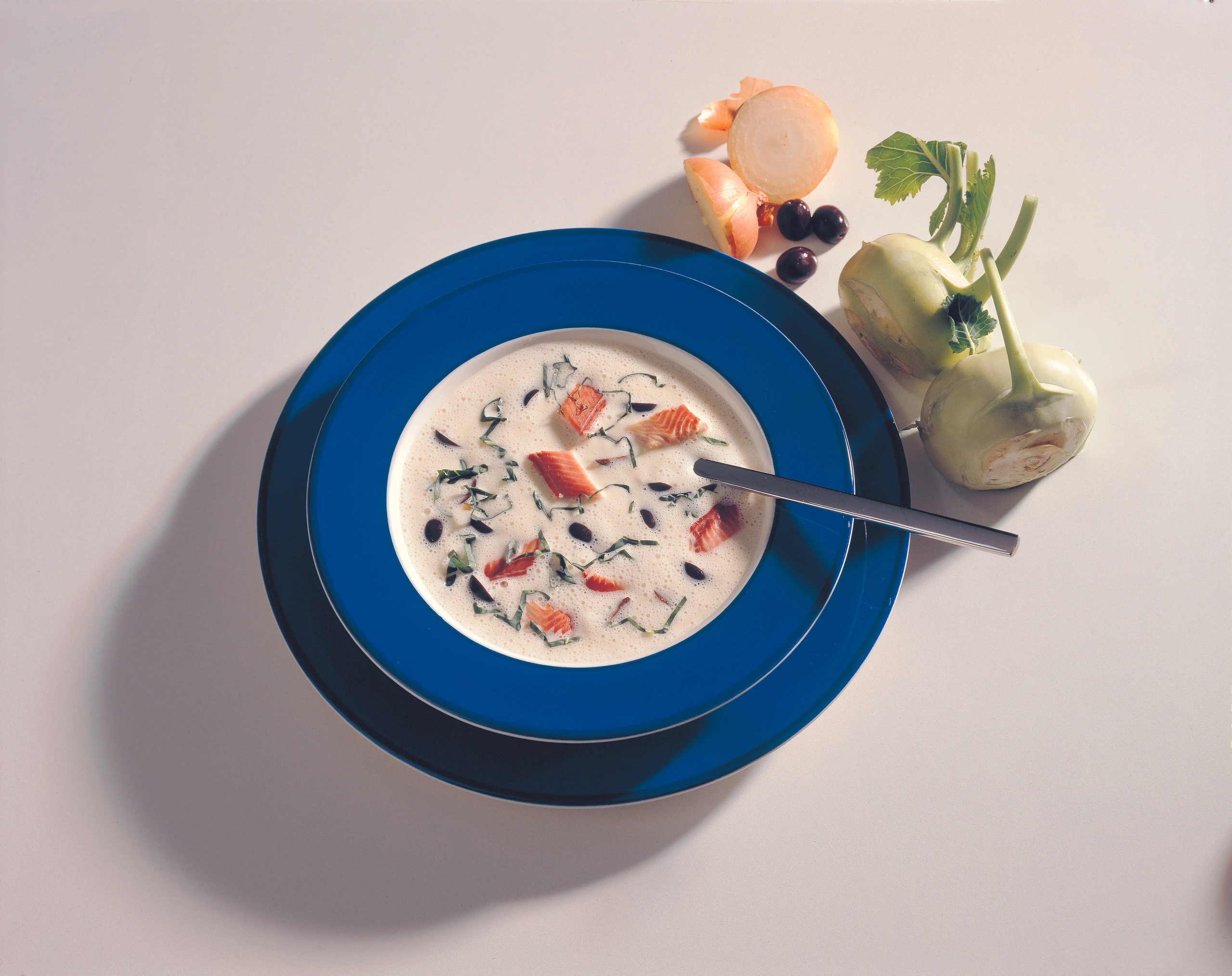 Kohlrabi-Cremesuppe mit Forellenfilet