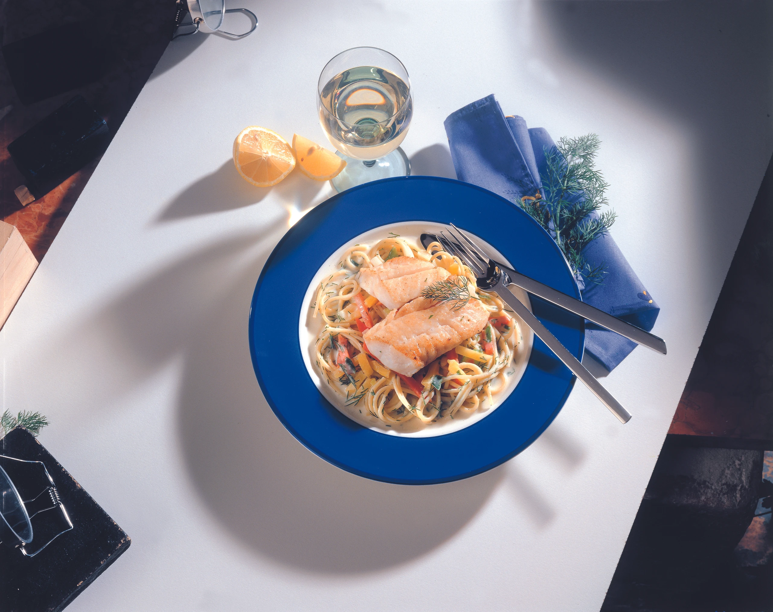 Gemüse-Spaghetti mit Kabeljaufilet