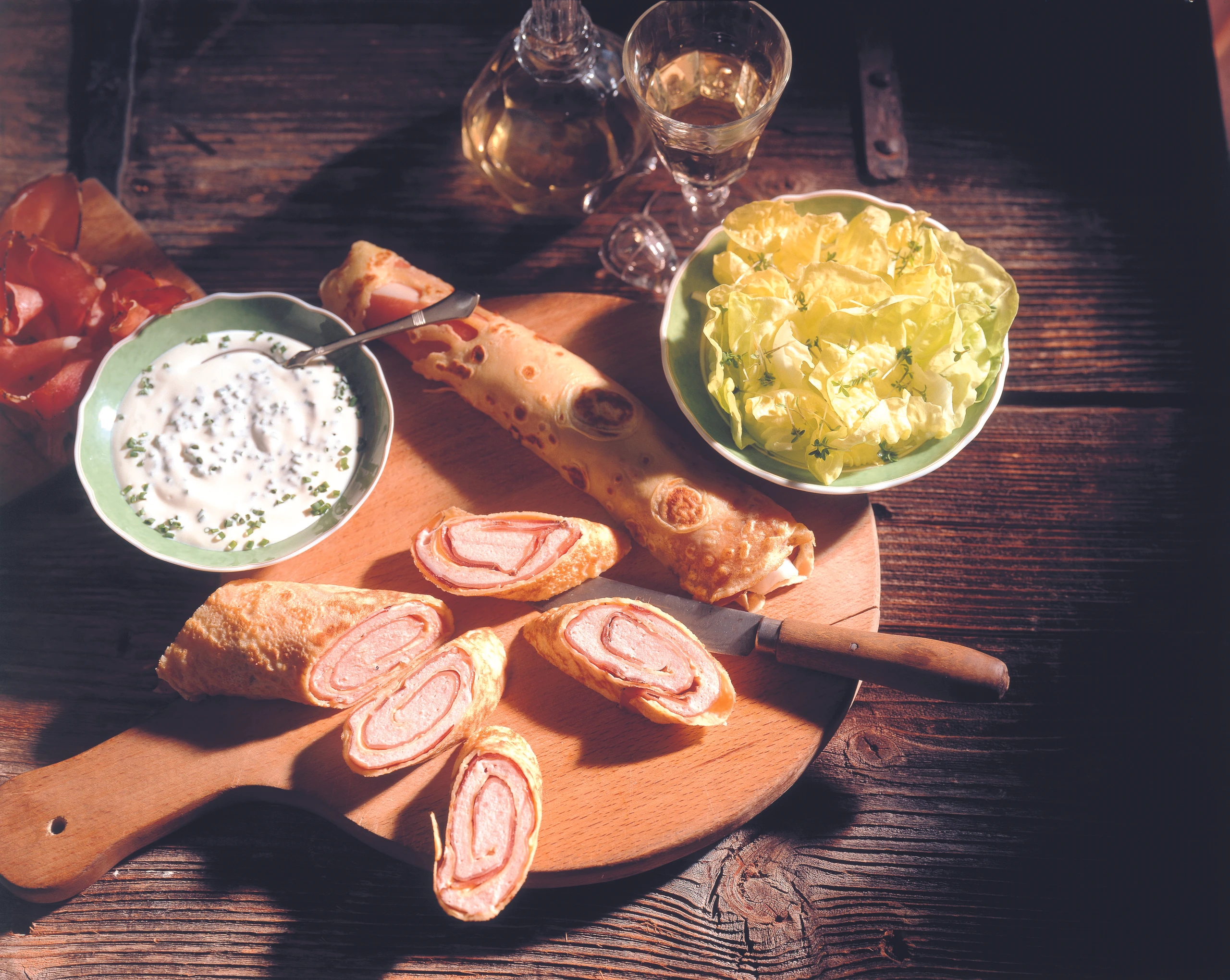 Schinken-Palatschinken mit Schnittlauchrahm