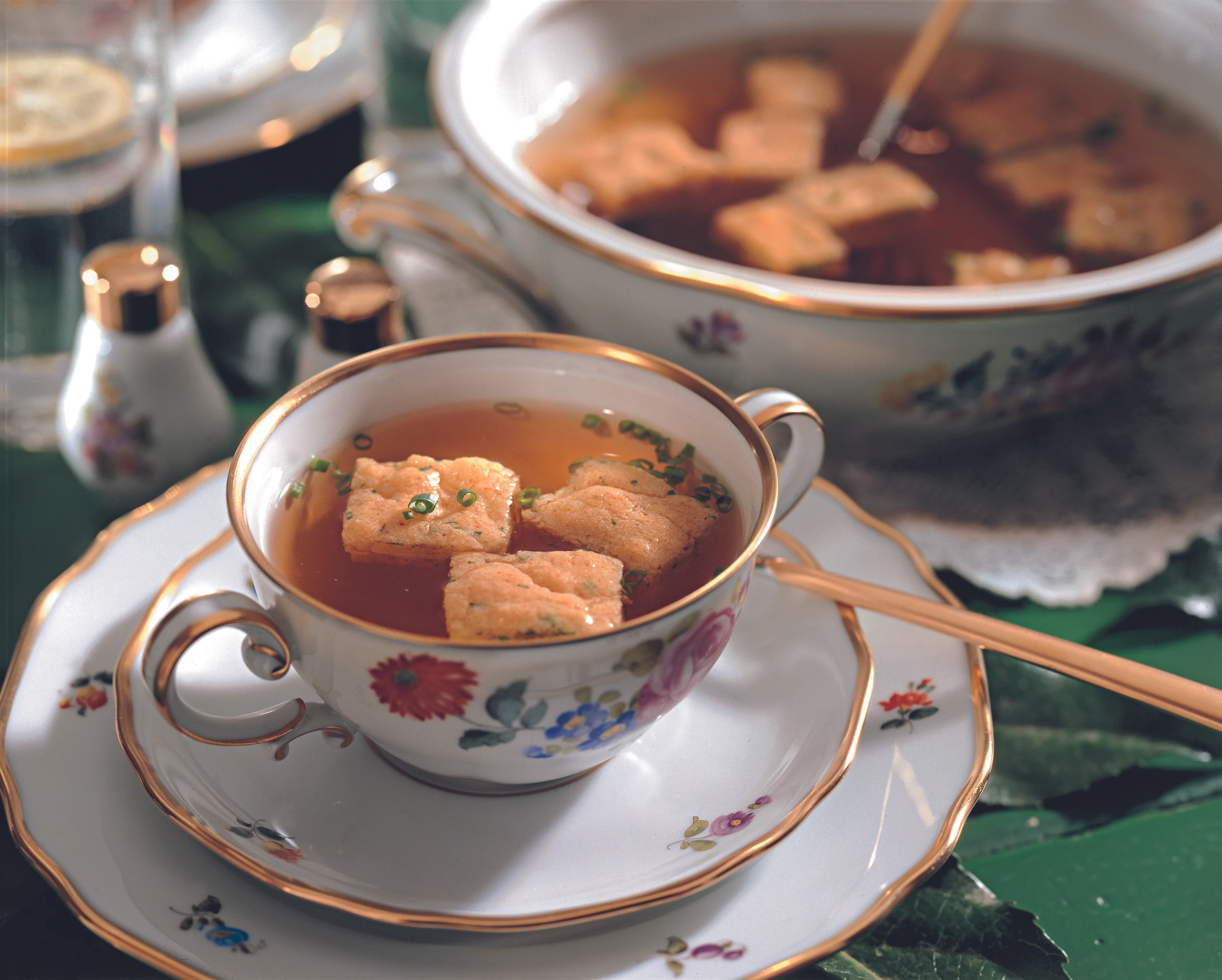 Suppe mit Zucchinischöberln