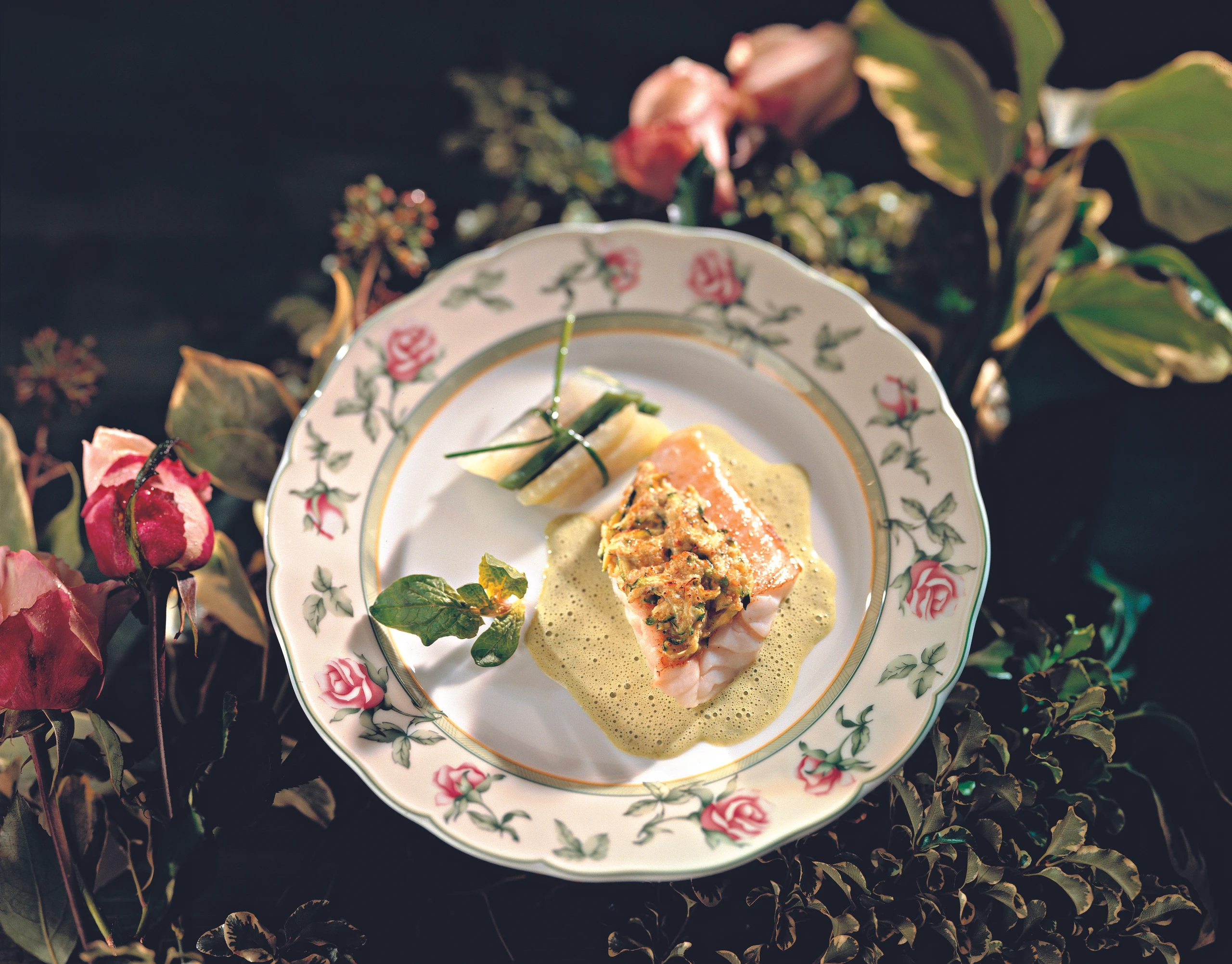 Barschfilet mit Zucchini-Mandelkruste und Spinatsauce