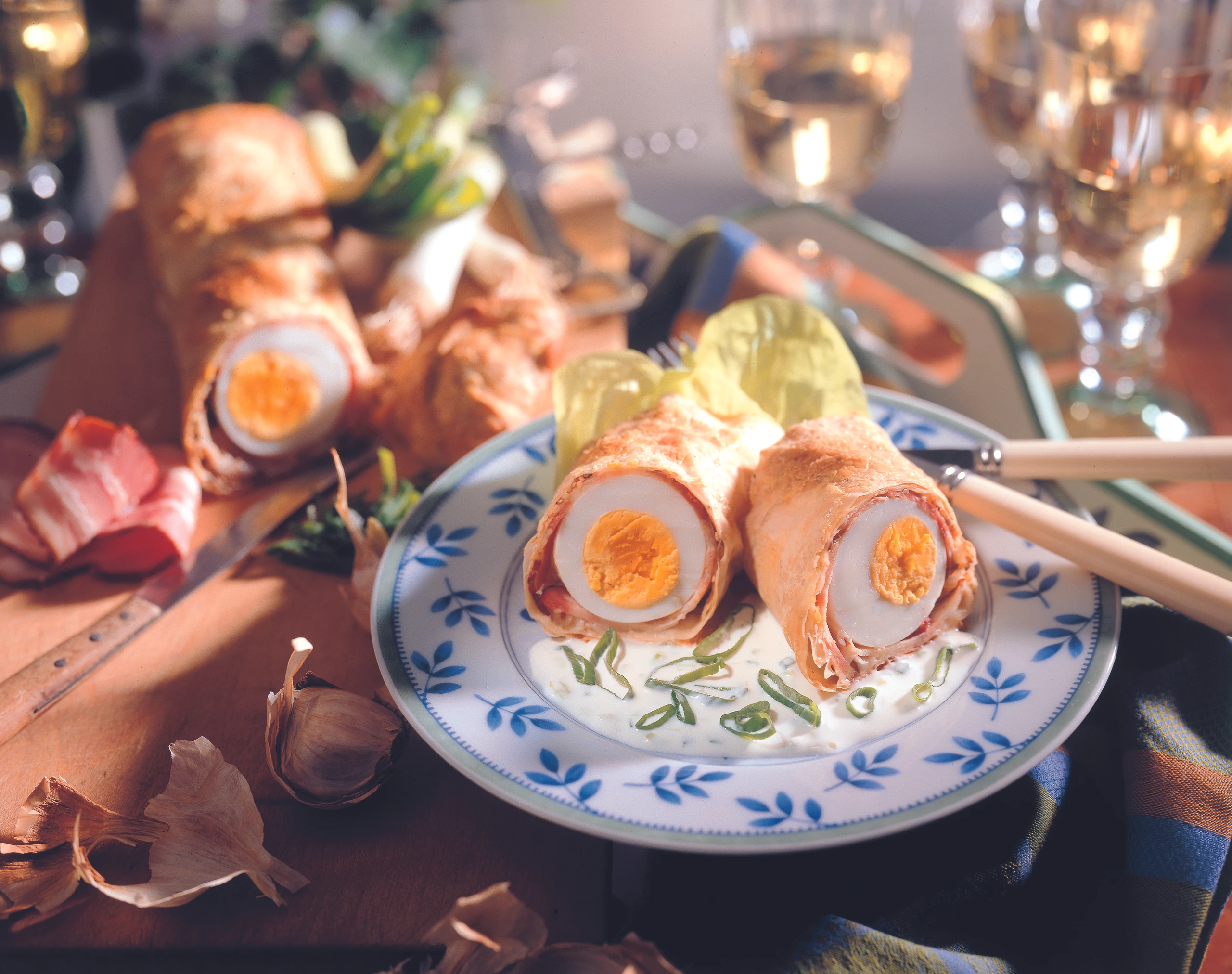 Eierstrudel mit Speck und Sesam