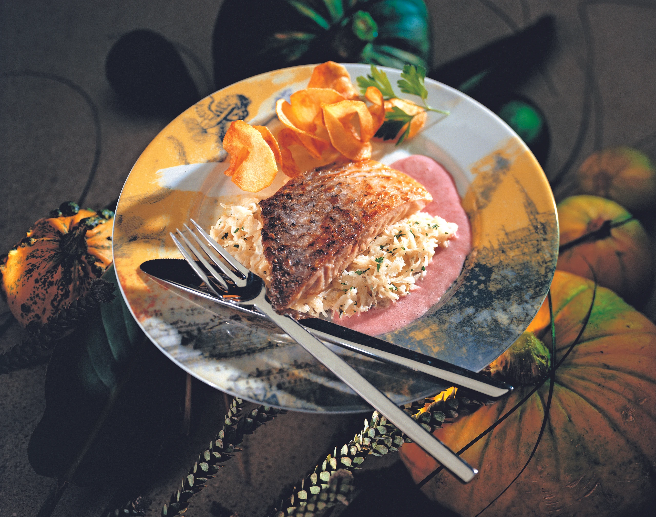 Karpfenfilets auf Rahmkraut mit Preiselbeersauce