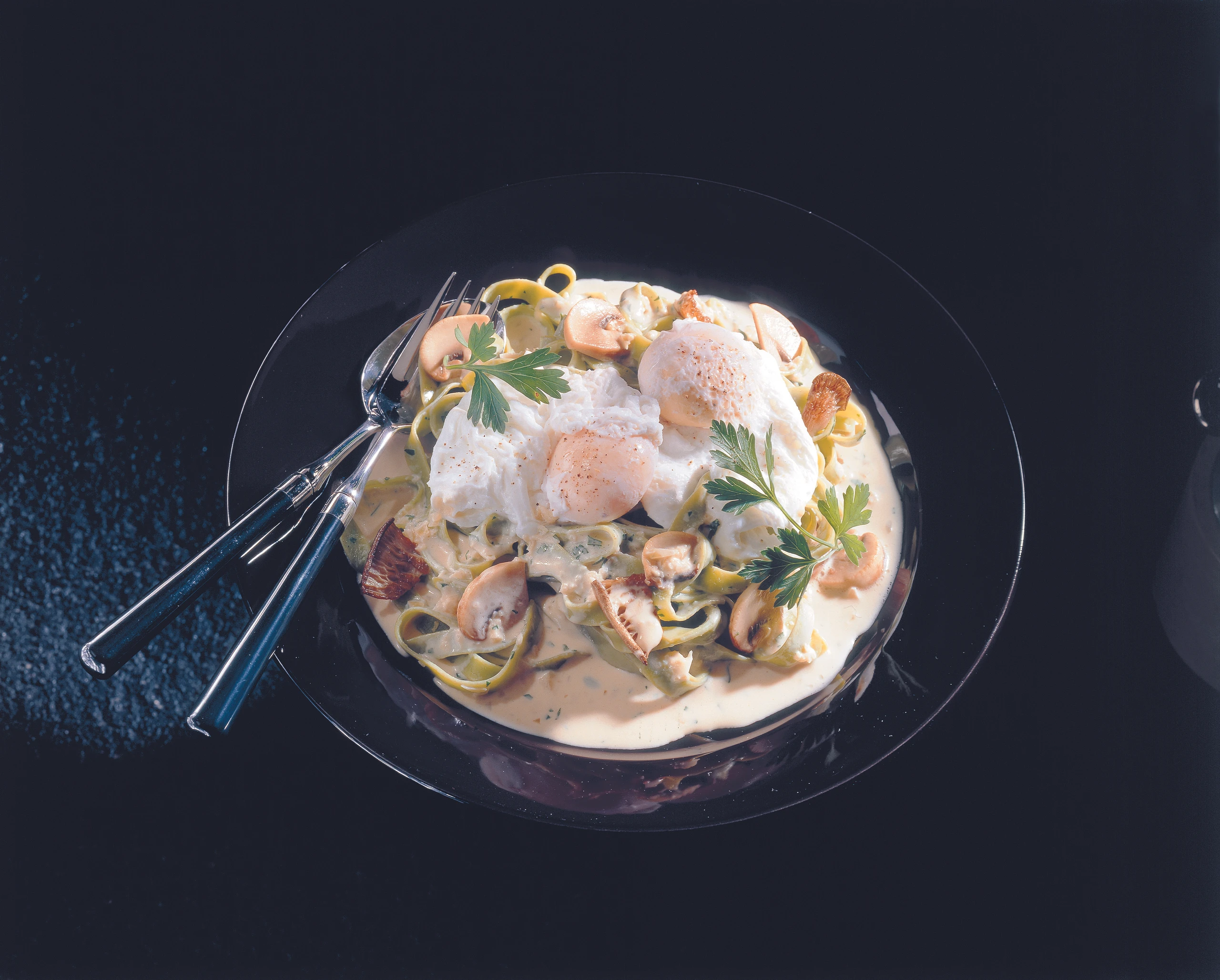 Schwammerlnudeln mit pochiertem Ei