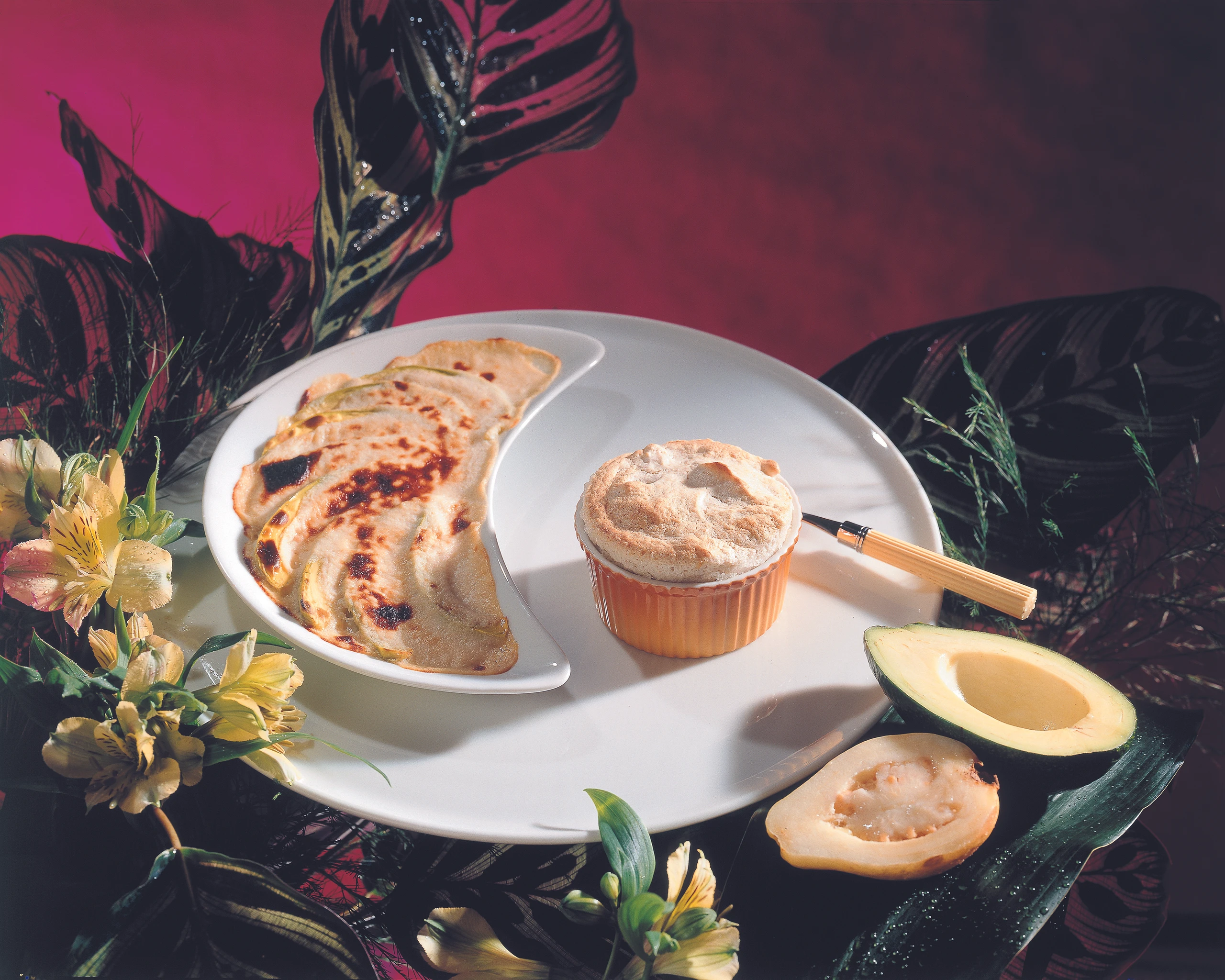 Exotischer Guave-Auflauf mit Avocado-Gratin